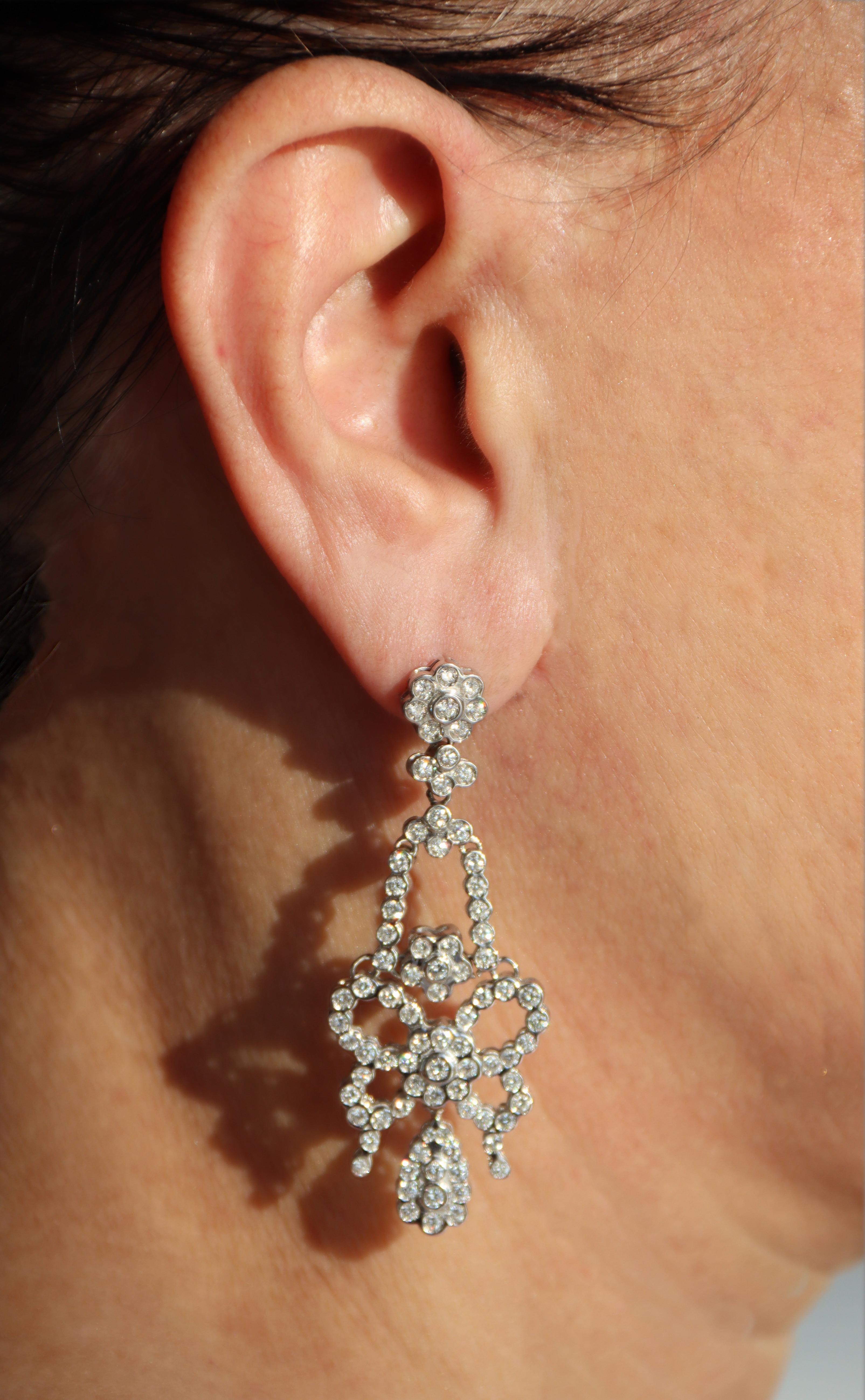 Orecchini a goccia con diamanti in oro bianco 18 carati in vendita 1
