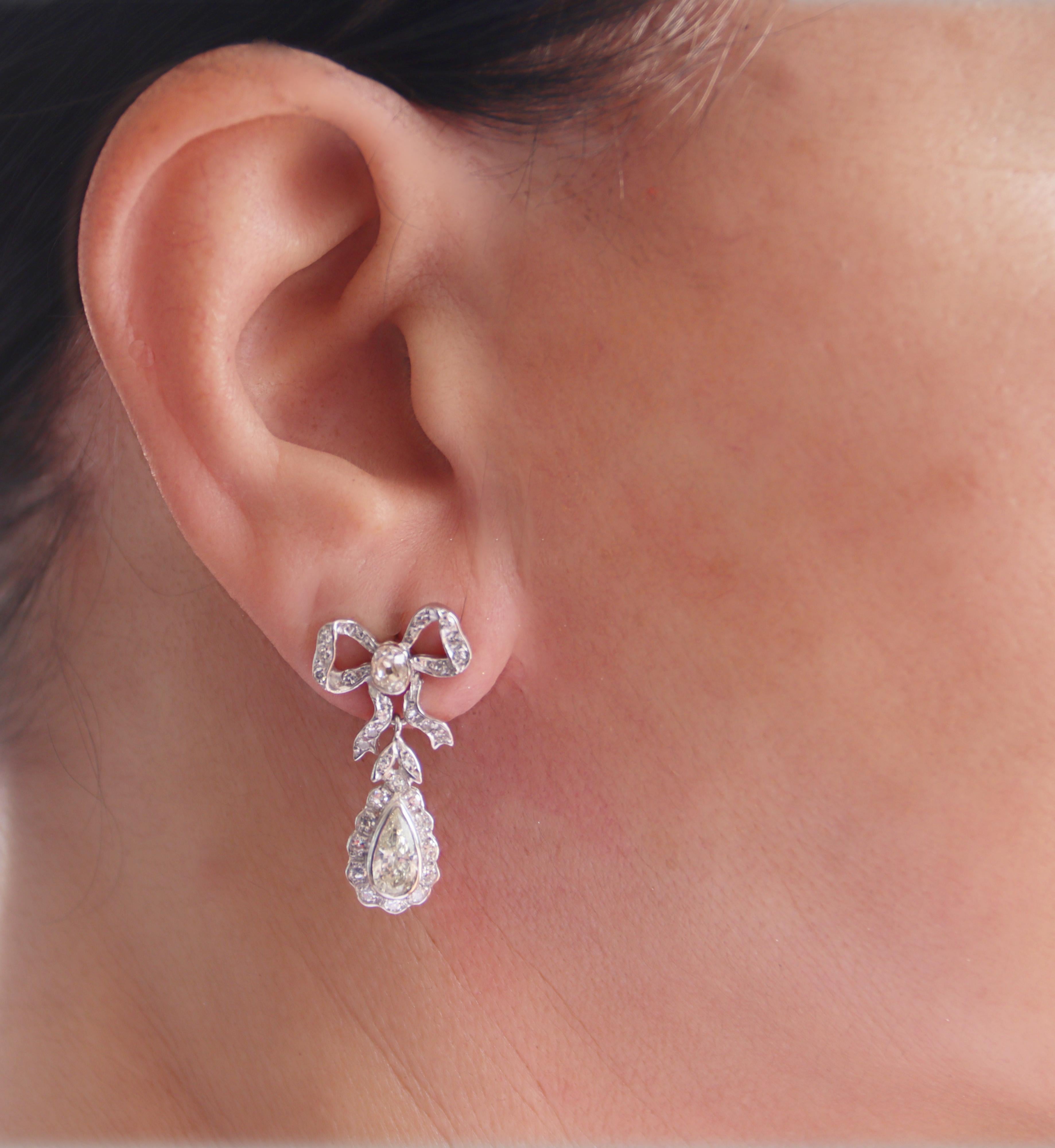 Diamonds 18 Karat White Gold Drop Earrings For Sale 2