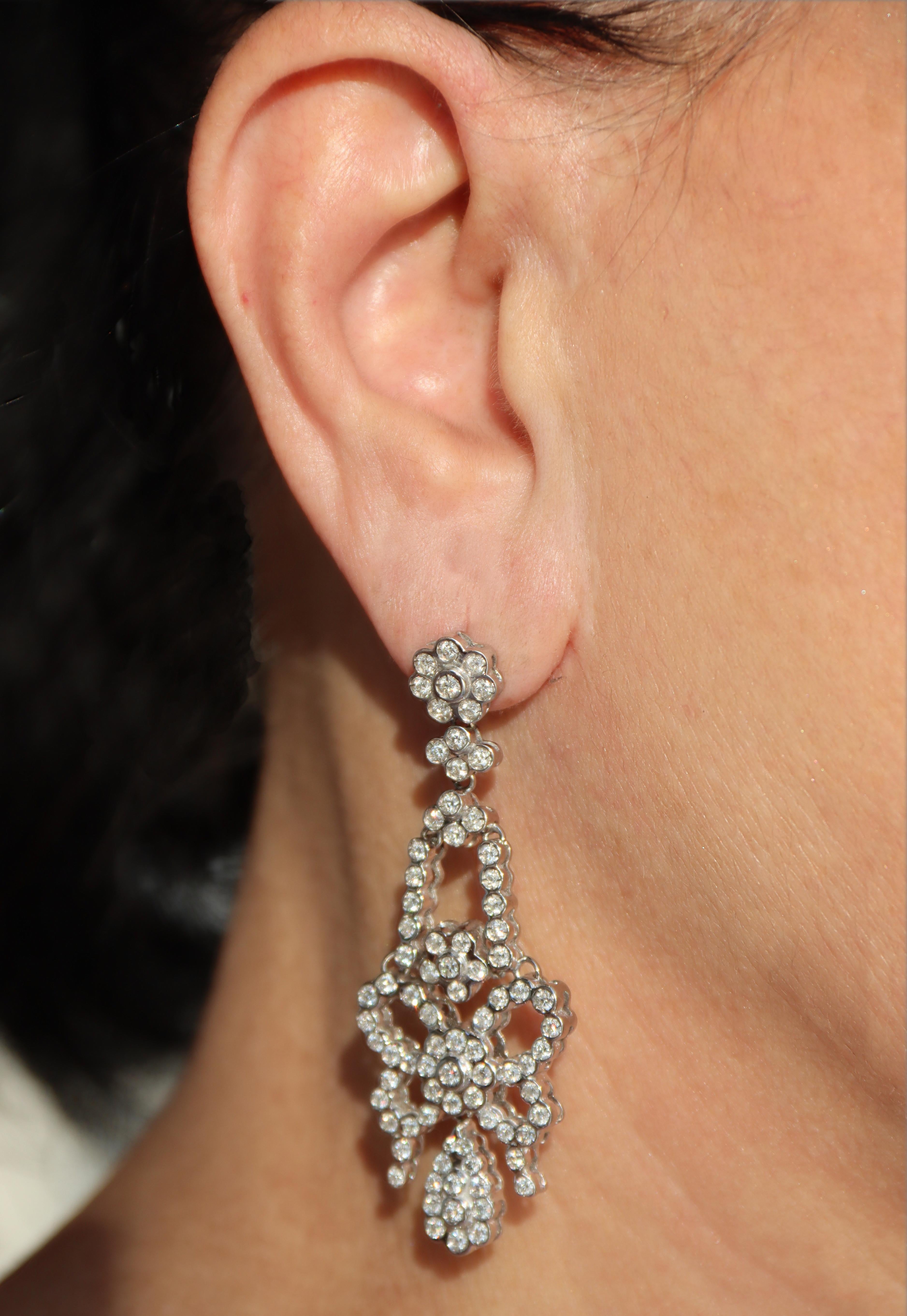 Orecchini a goccia con diamanti in oro bianco 18 carati in vendita 3