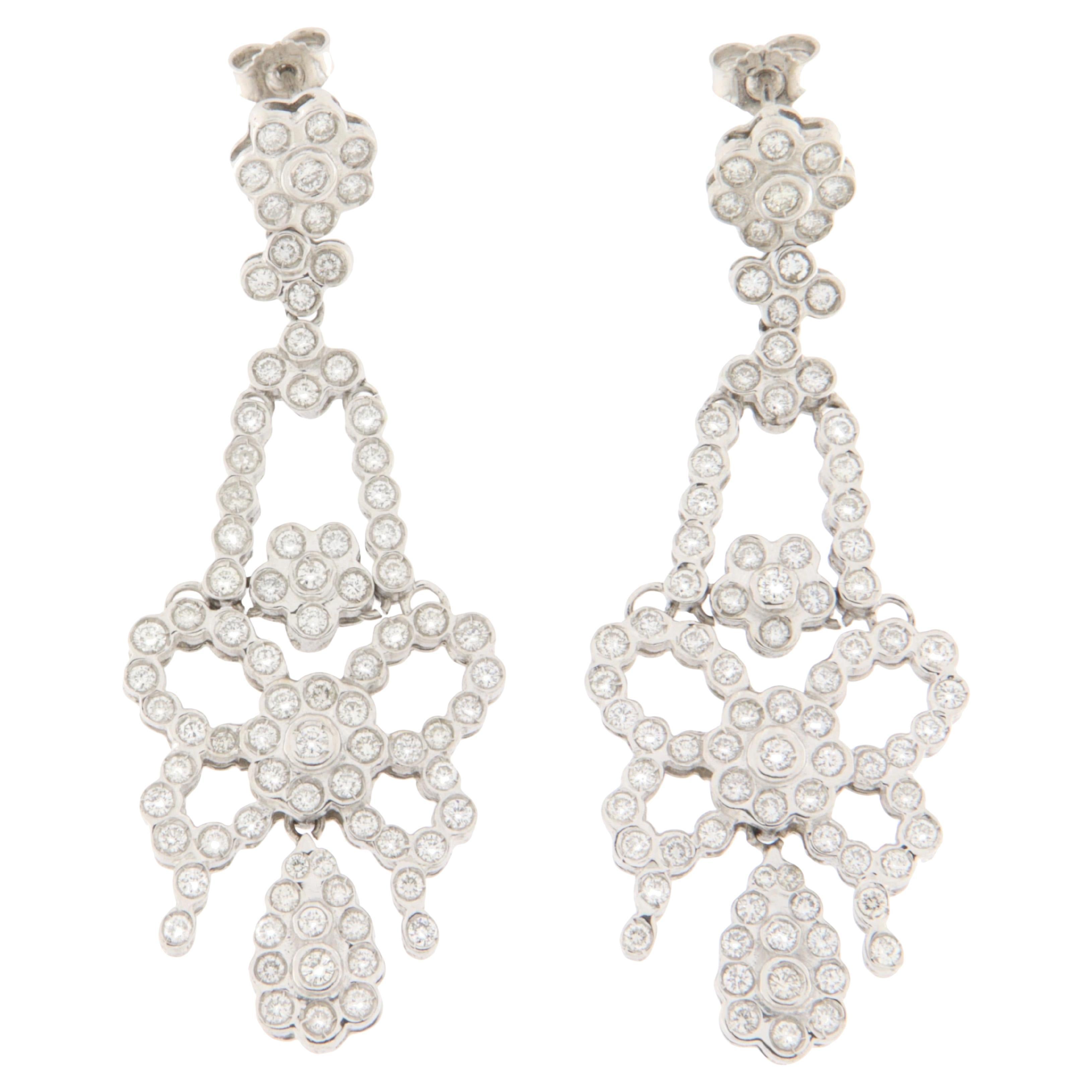 Orecchini a goccia con diamanti in oro bianco 18 carati