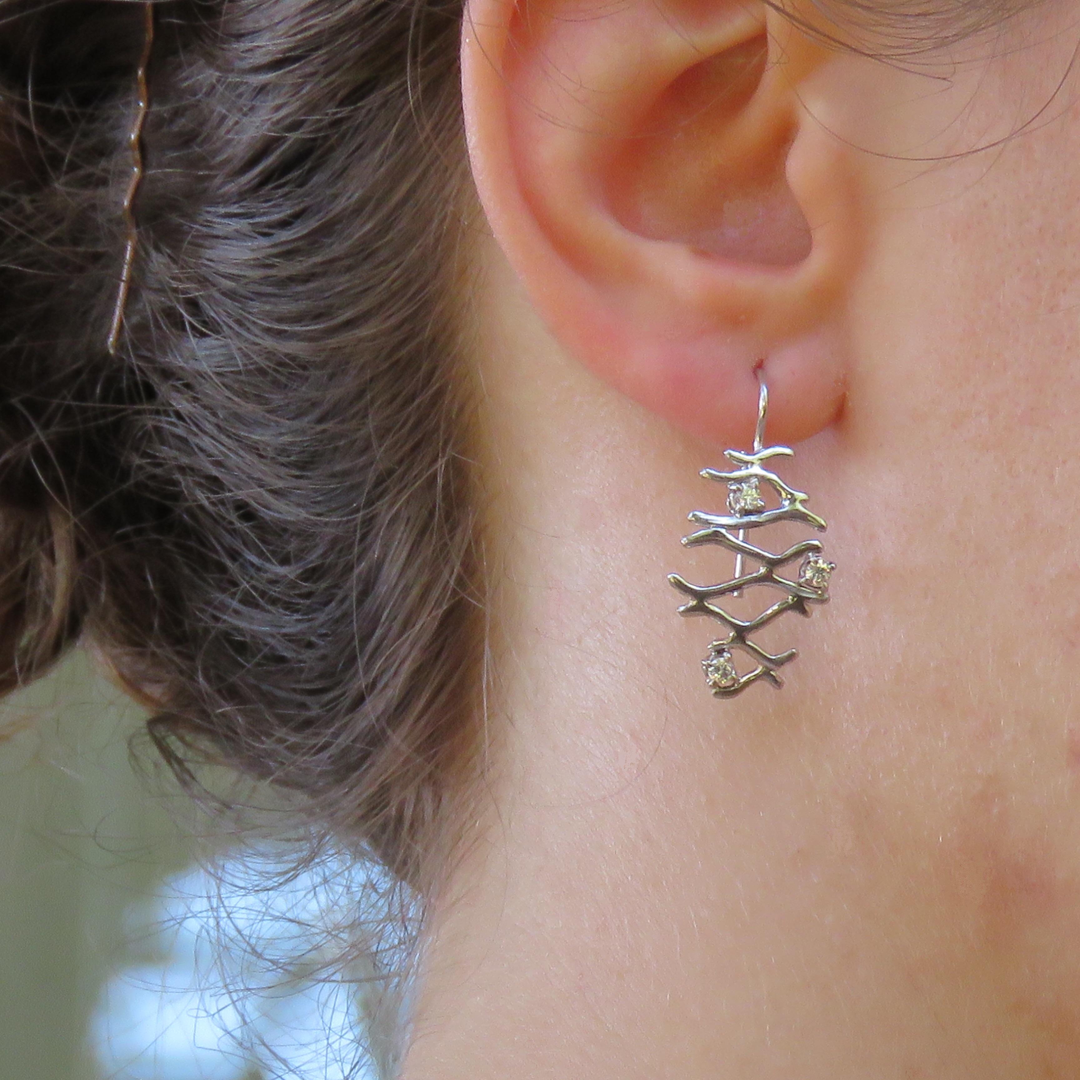 Modern Diamonds 18 Karat White Gold Drop Earrings Handcrafted in Italy