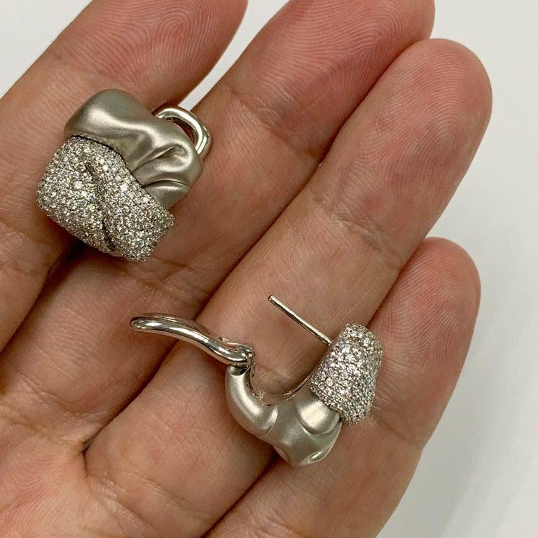 Diamanten-Ohrringe aus 18 Karat Weißgold im Angebot 4