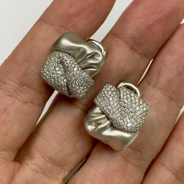 Diamanten-Ohrringe aus 18 Karat Weißgold (Rundschliff) im Angebot