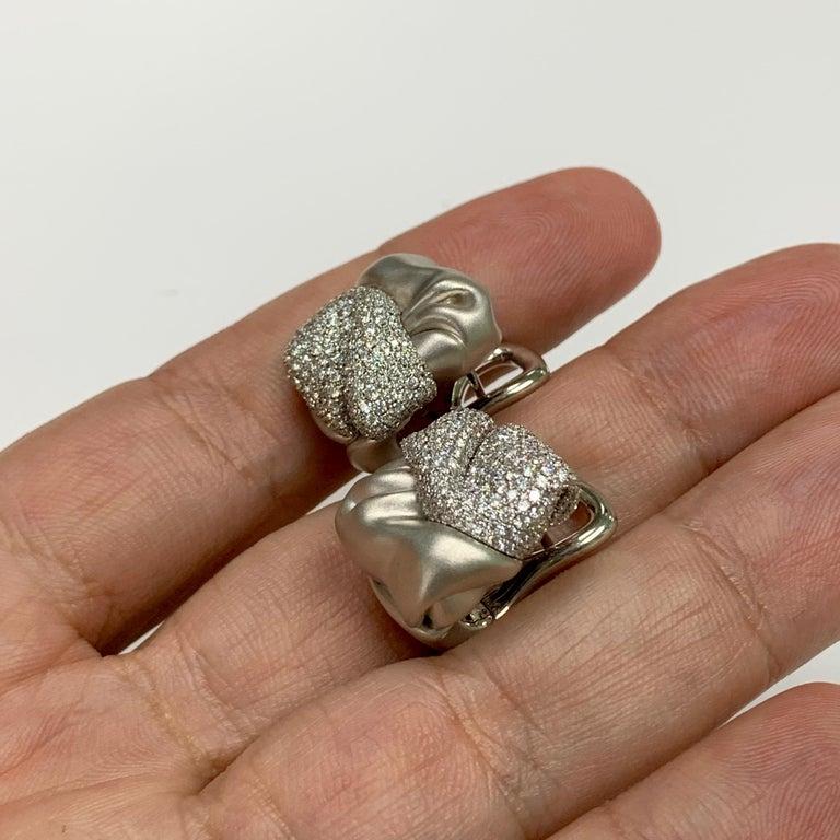 Diamonds 18 Karat White Gold Earrings In New Condition For Sale In Bangkok, TH