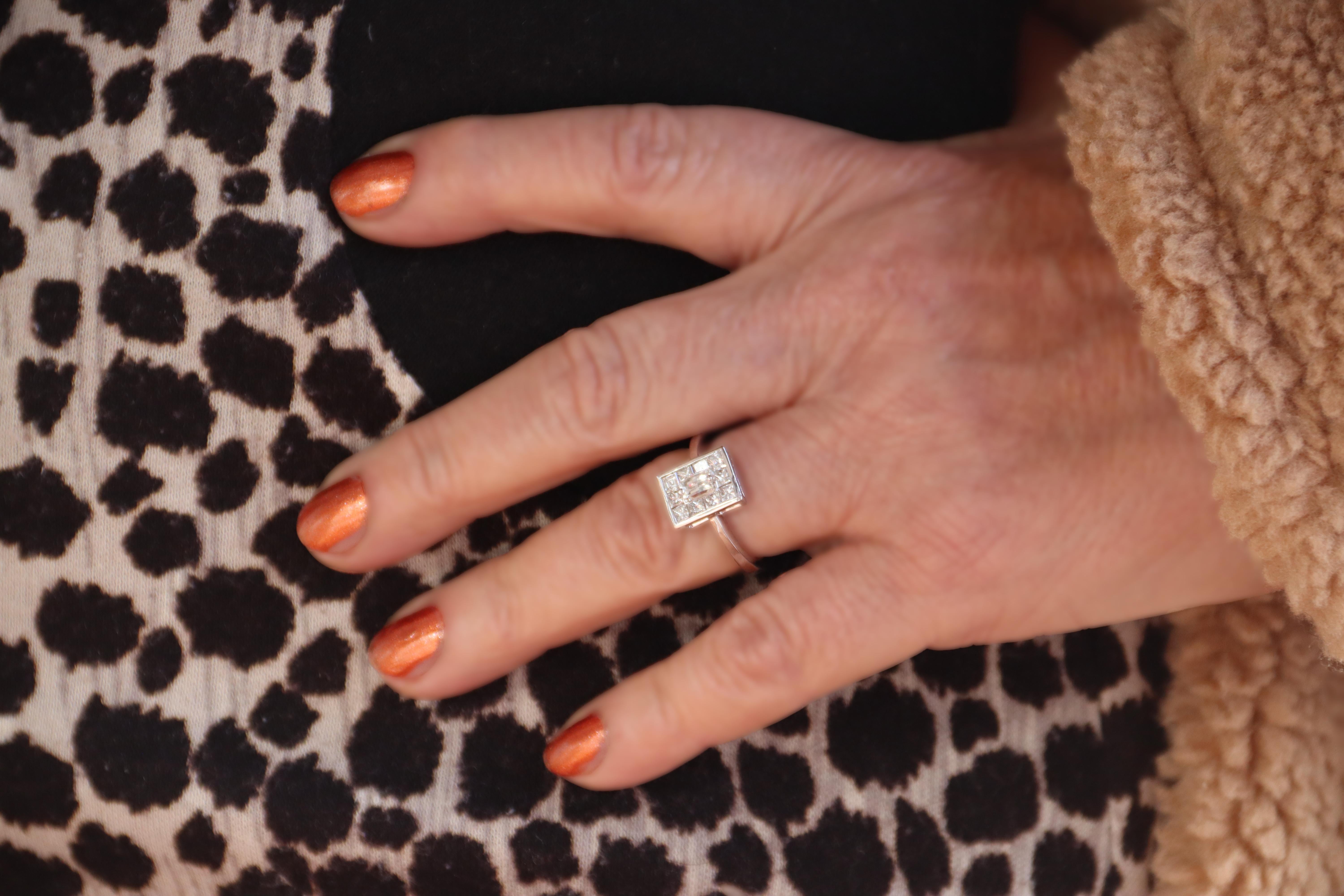 Verlobungsringe aus 18 Karat Weißgold mit Diamanten im Angebot 1