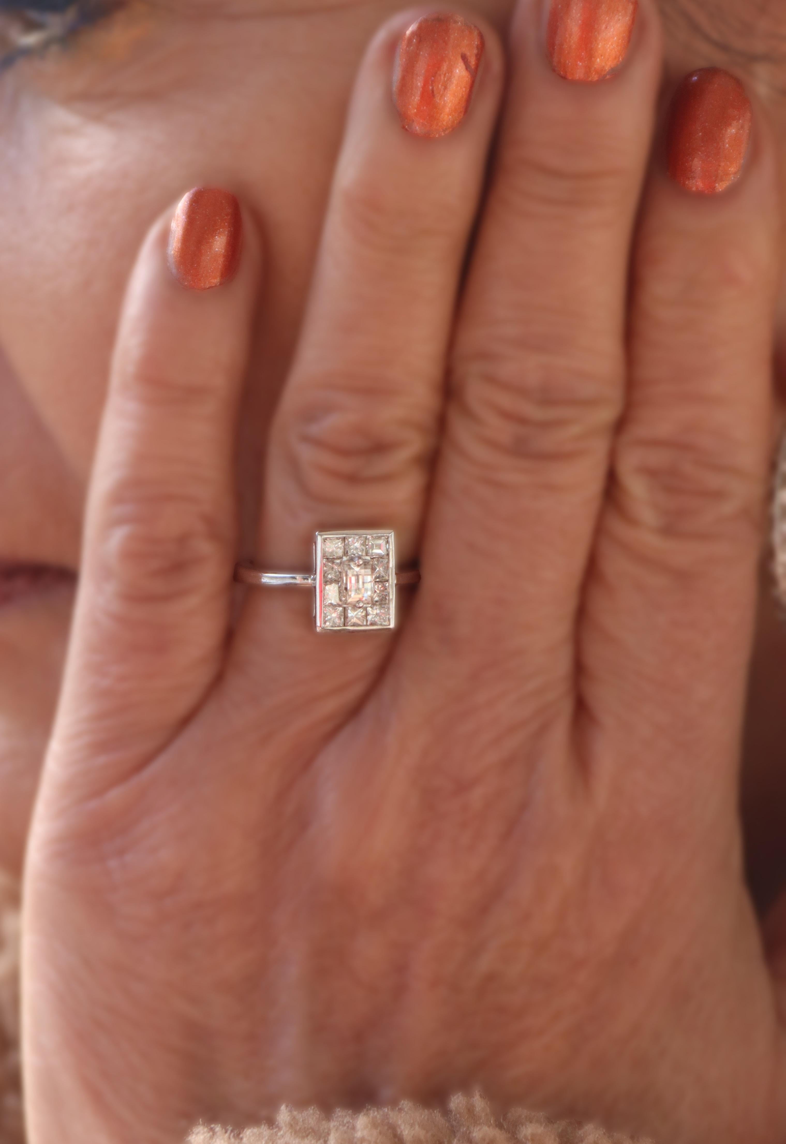 Verlobungsringe aus 18 Karat Weißgold mit Diamanten im Angebot 3