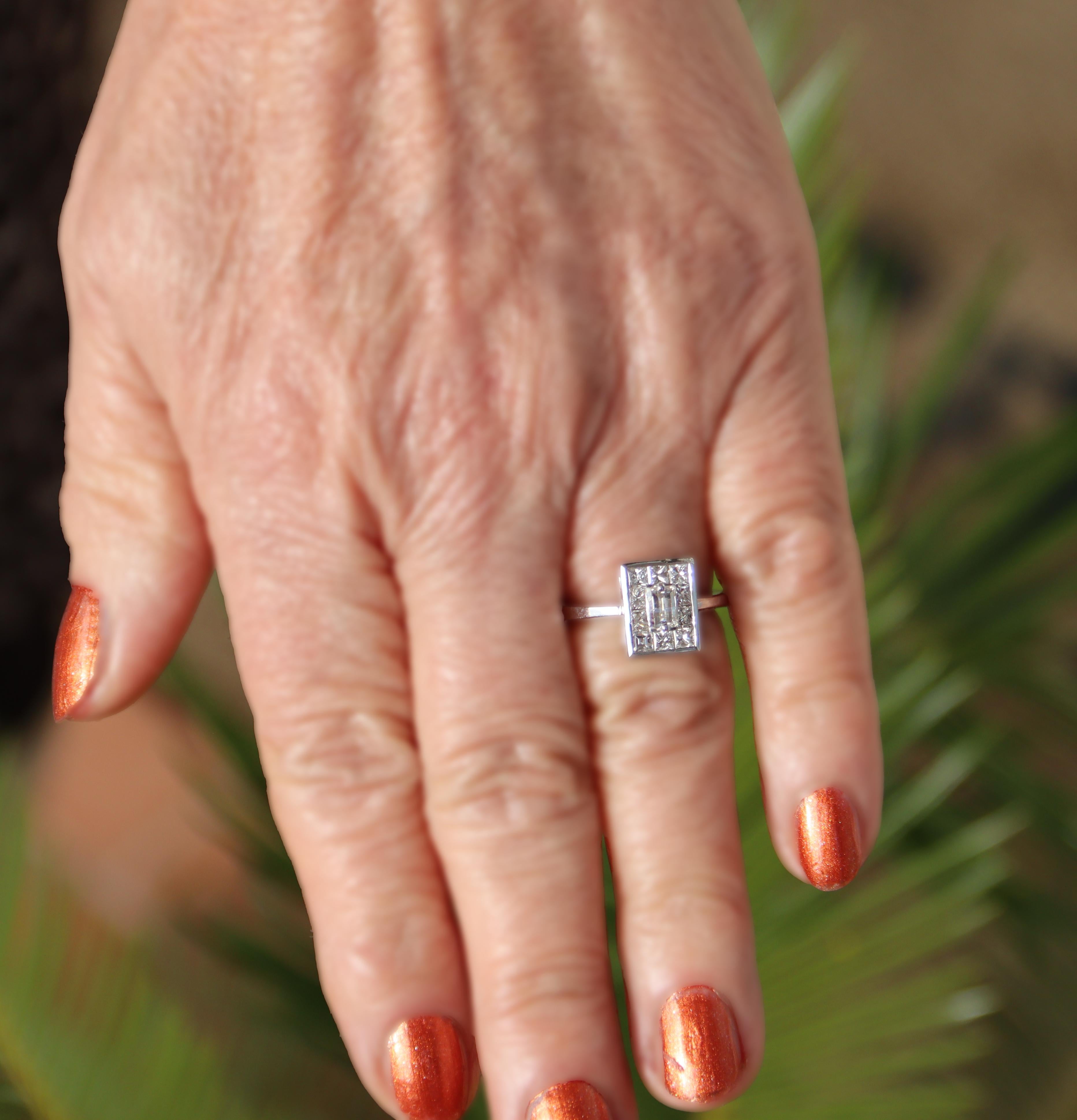 Verlobungsringe aus 18 Karat Weißgold mit Diamanten im Angebot 4