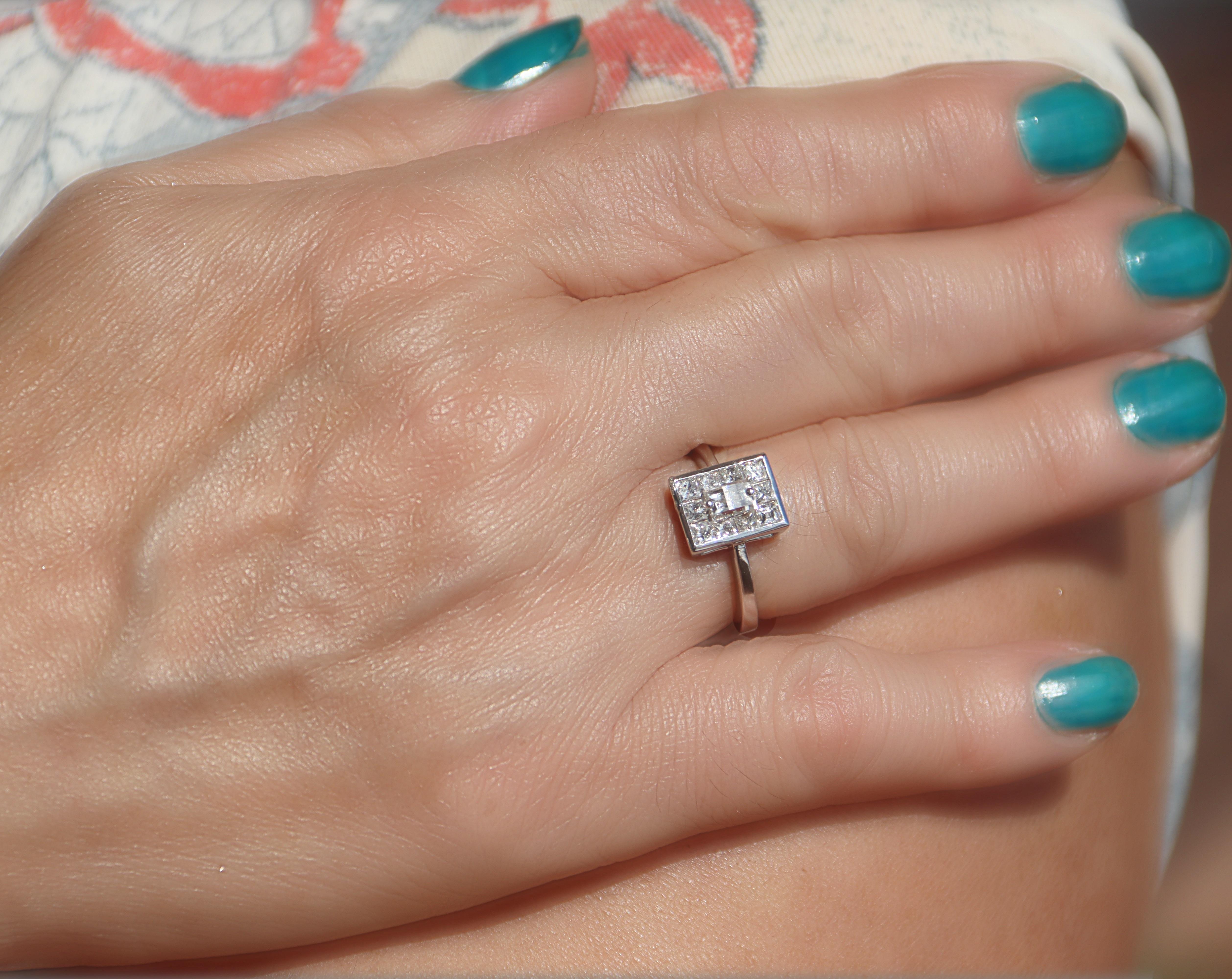 Verlobungsringe aus 18 Karat Weißgold mit Diamanten (Brillantschliff) im Angebot