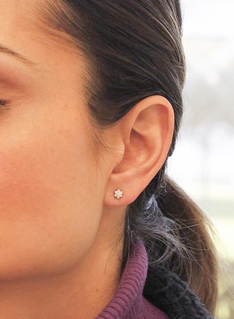 0, 22 Carat Diamonds, 18 Karat White Gold Flower Stud Earrings In New Condition In Marcianise, Marcianise (CE)