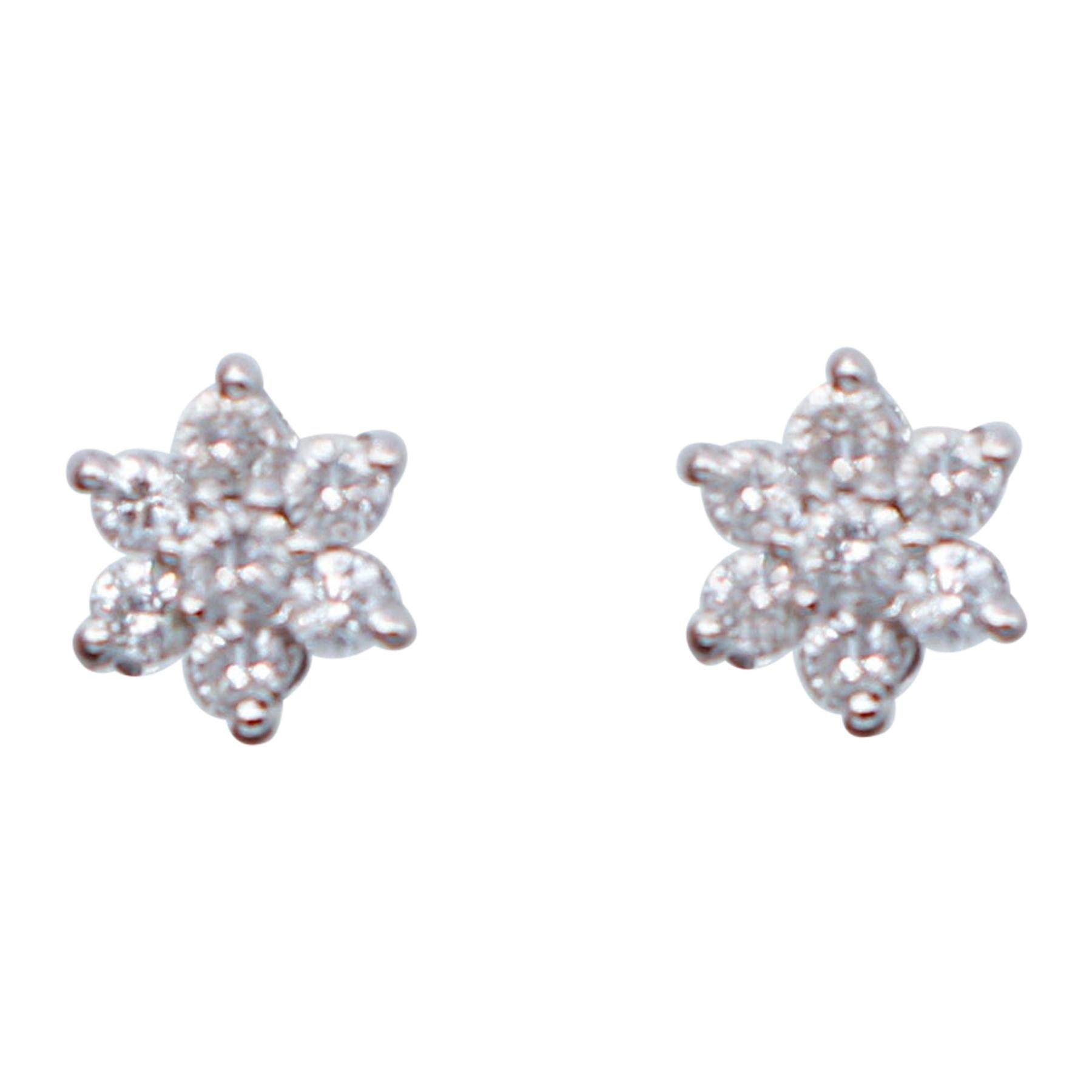 0, 22 Carat Diamonds, 18 Karat White Gold Flower Stud Earrings