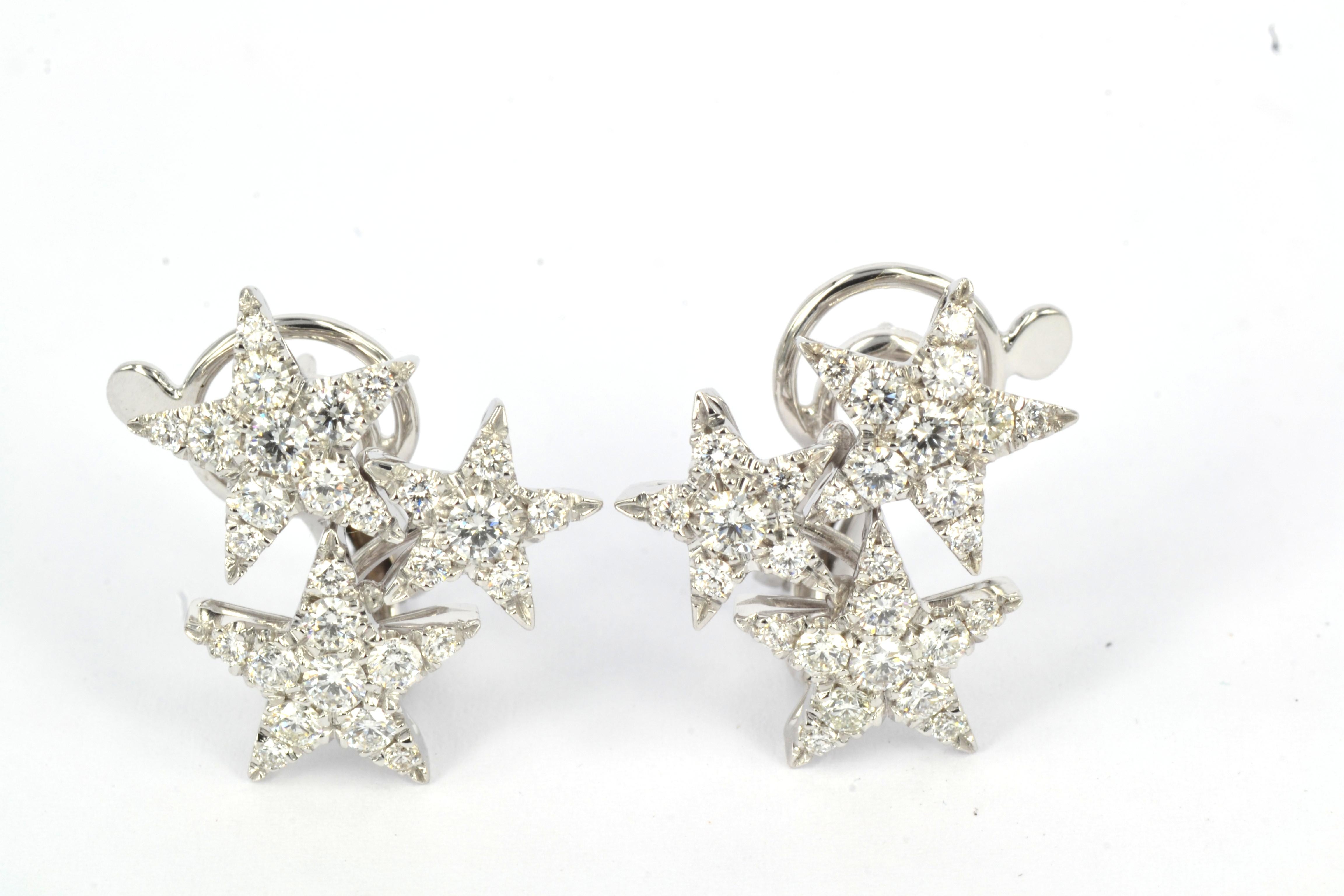 Three shining stars on each earrings design a cool, stilish and evergreen pair of earrings.
Beautifully handmade they feature fitting and quite big clips helping a good  wearability.
In case of unpierced earrings we can remove the fitting.
Light and