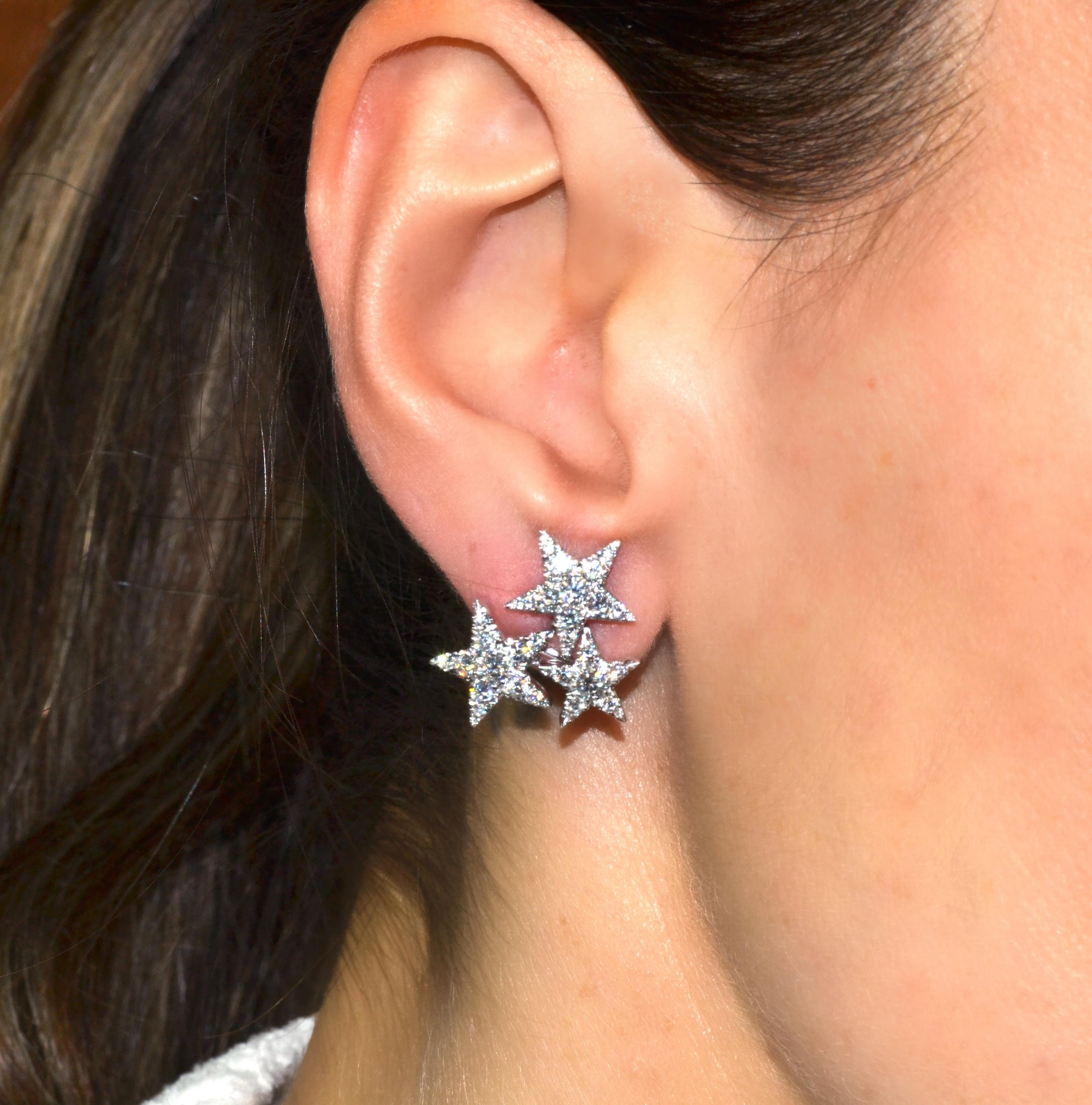 Contemporain Boucles d'oreilles en or blanc 18 carats faites à la main en Italie Combien d'étoiles ? en vente