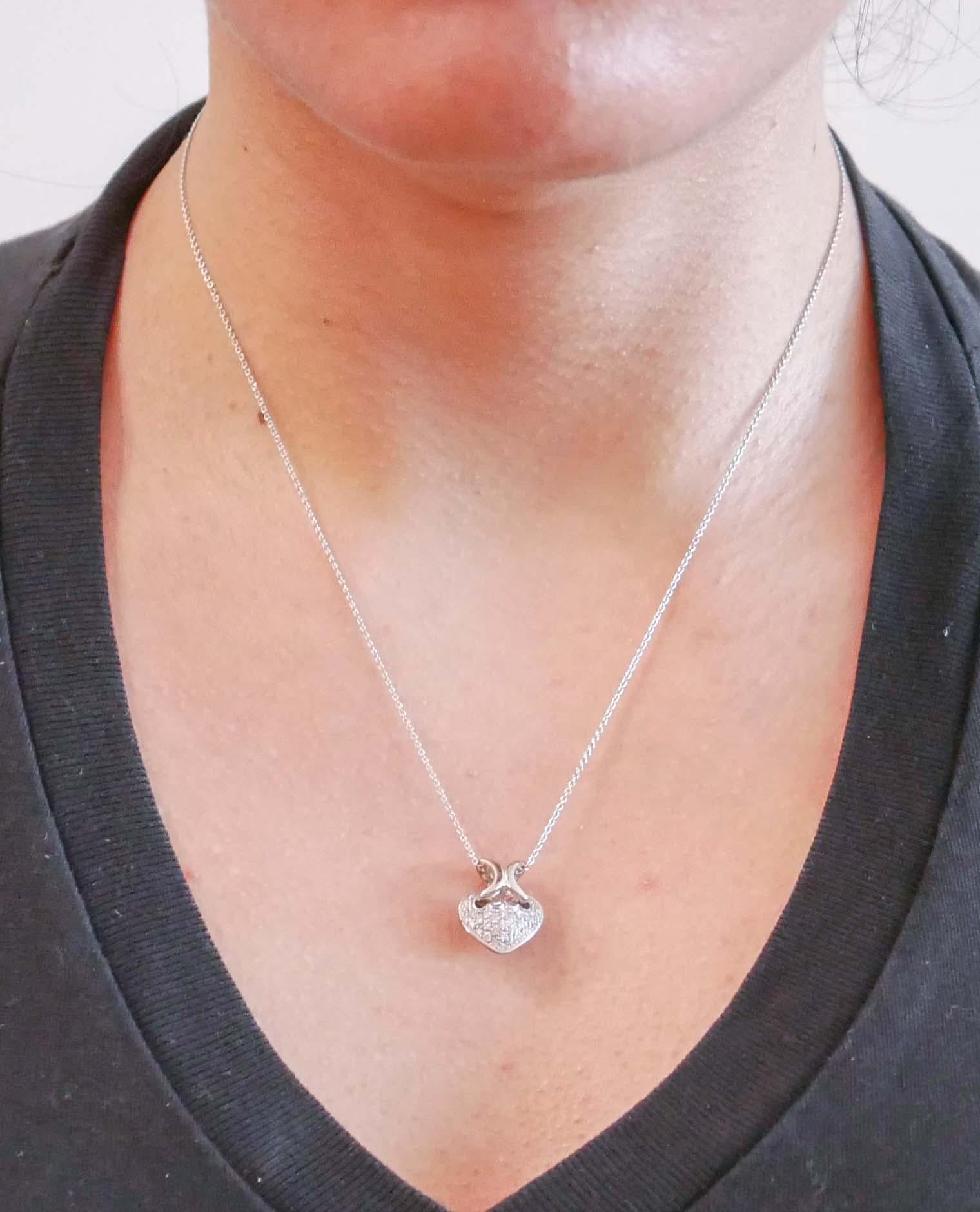 Diamants, collier pendentif cœur en or blanc 18 carats. Pour femmes en vente