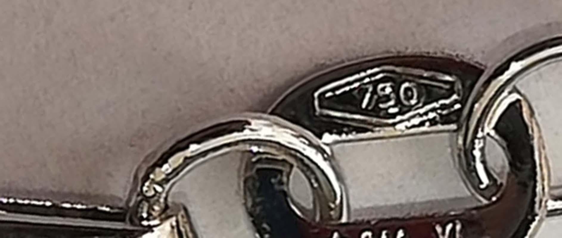 Diamonds, 18 Karat White Gold Heart Shape Pendant Necklace For Sale 1
