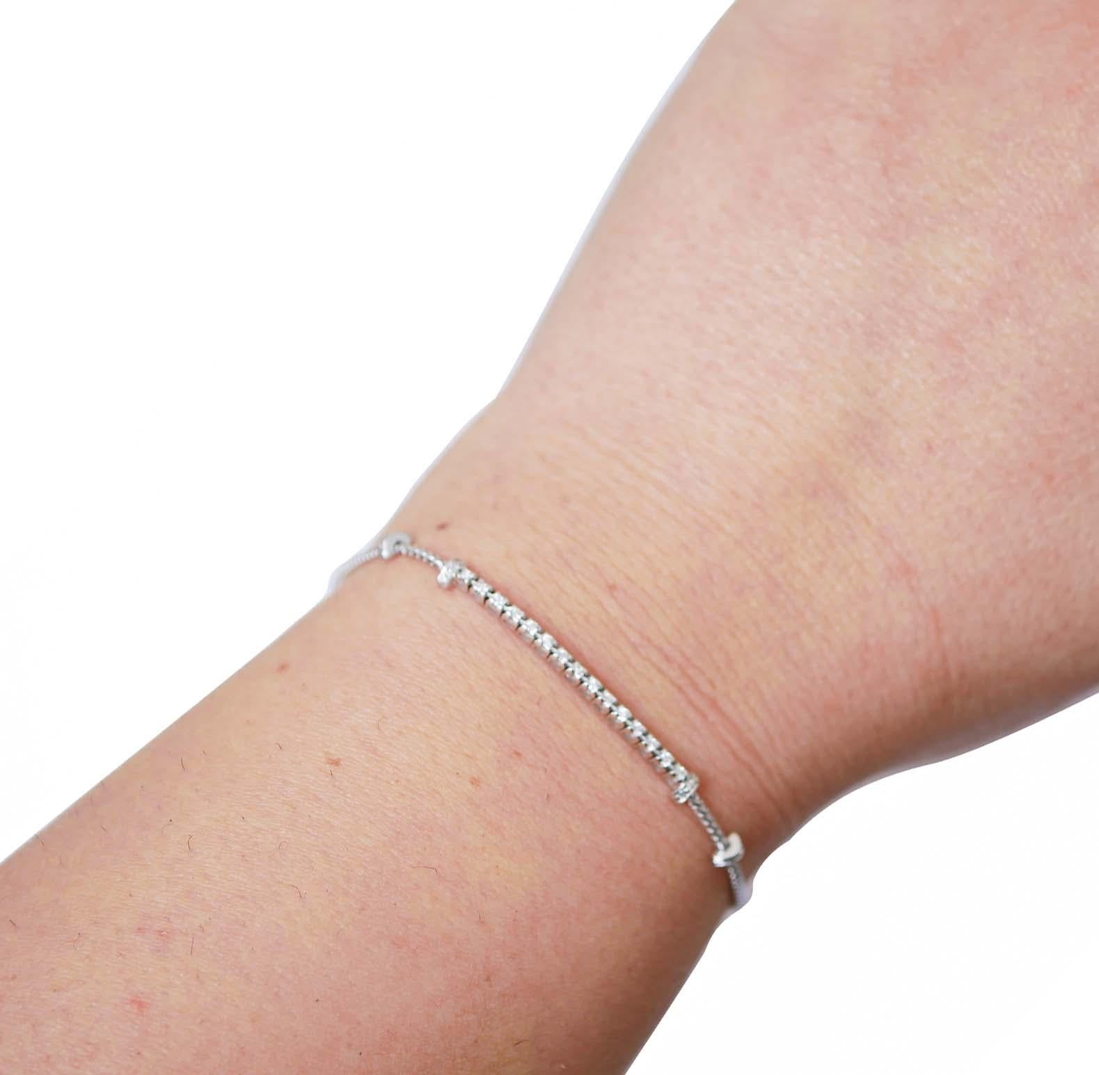 Women's Diamonds, 18 Karat White Gold Modern Bracelet.