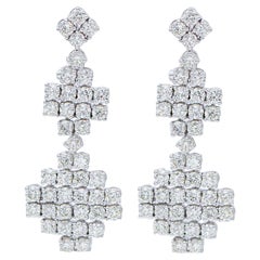 Boucles d'oreilles modernes en or blanc 18 carats et diamants
