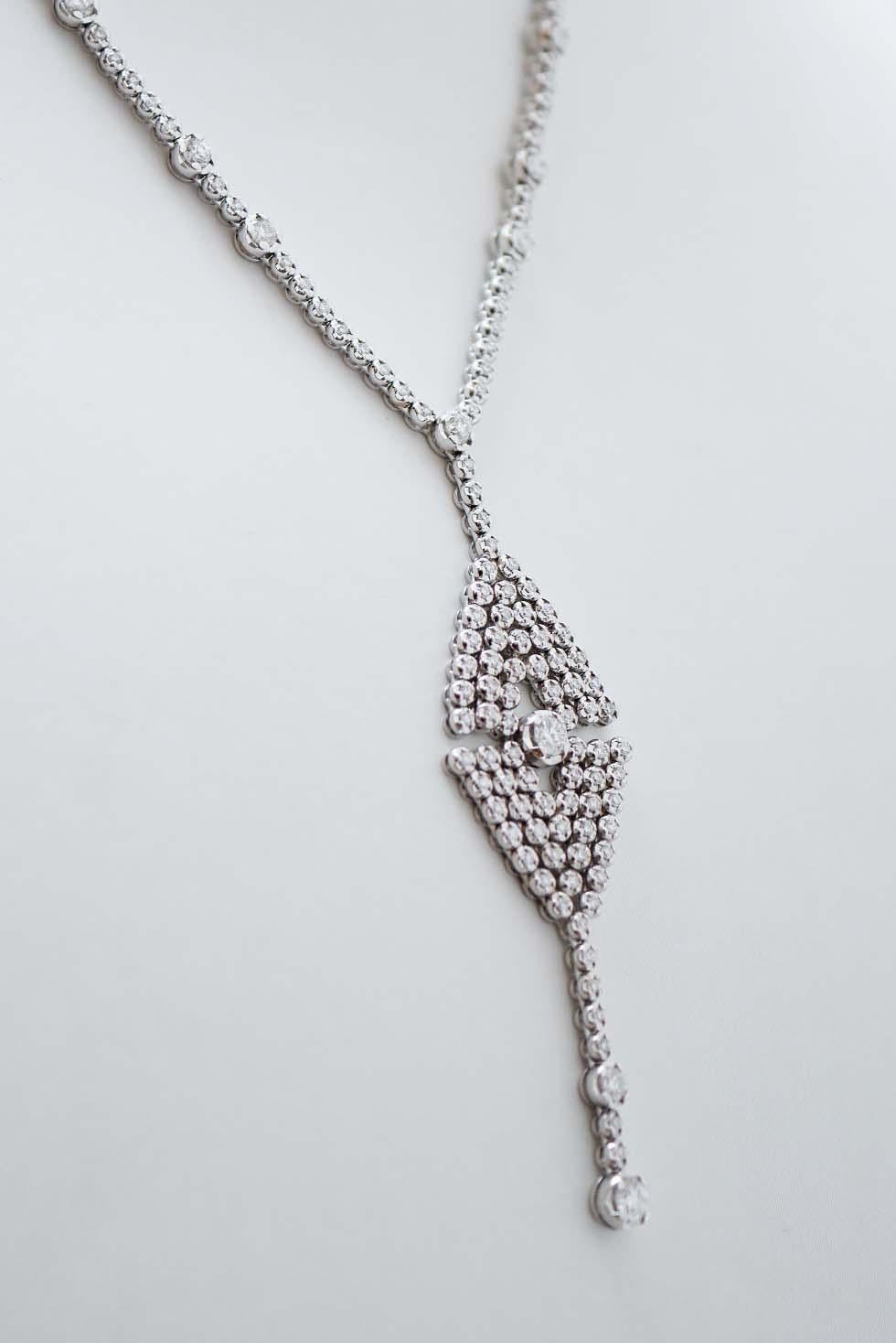 Moderne Diamants, or blanc 18 carats Collier Modernity. en vente