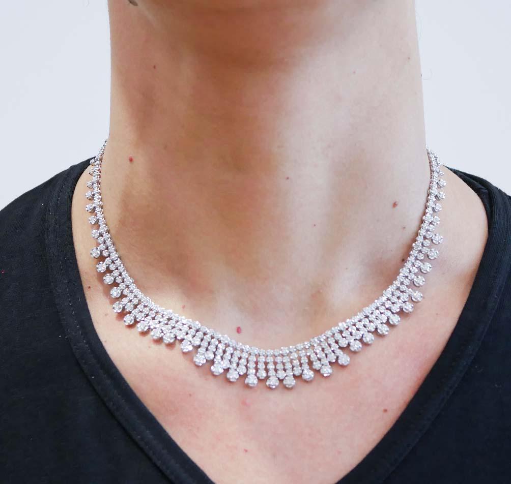 Moderne Diamanten, 18 Karat Weißgold Halskette. Damen im Angebot