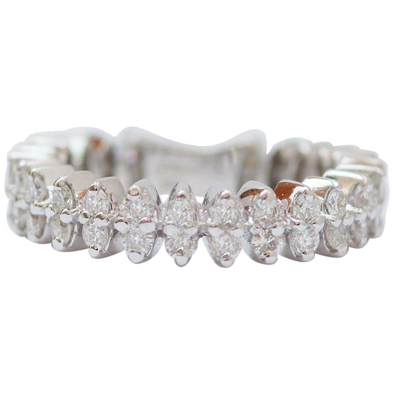 Diamanti, Anello moderno in oro bianco 18 carati.
