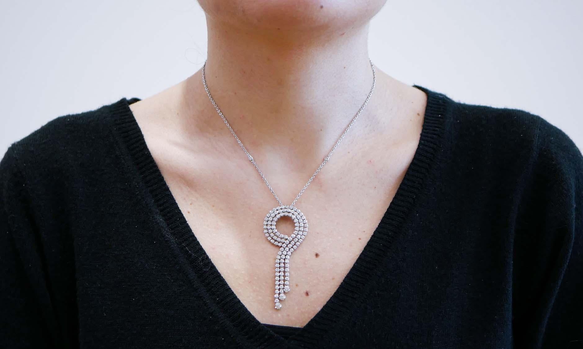 Diamonds, 18 Karat White Gold Pendant Necklace. In New Condition In Marcianise, Marcianise (CE)