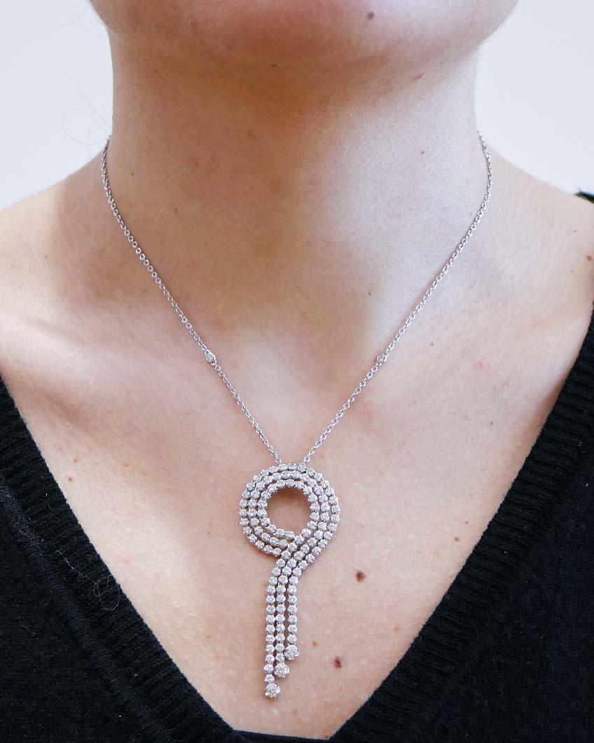 Women's Diamonds, 18 Karat White Gold Pendant Necklace.