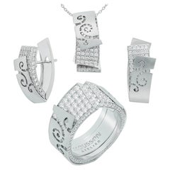 Diamonds 18 Karat White Gold Pret-a-Porter Pendant Suite