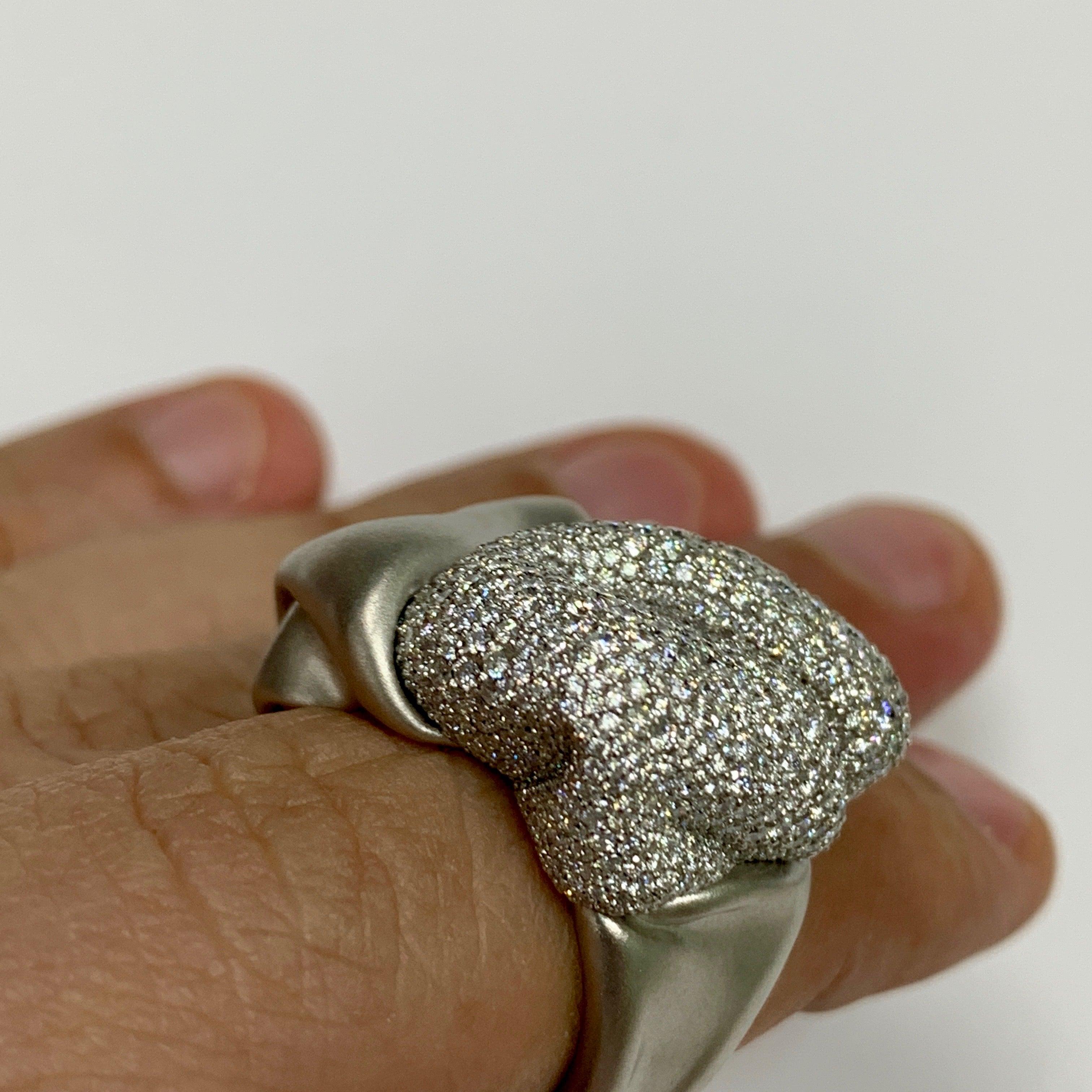 For Sale:  Diamonds 18 Karat White Gold Ring 10