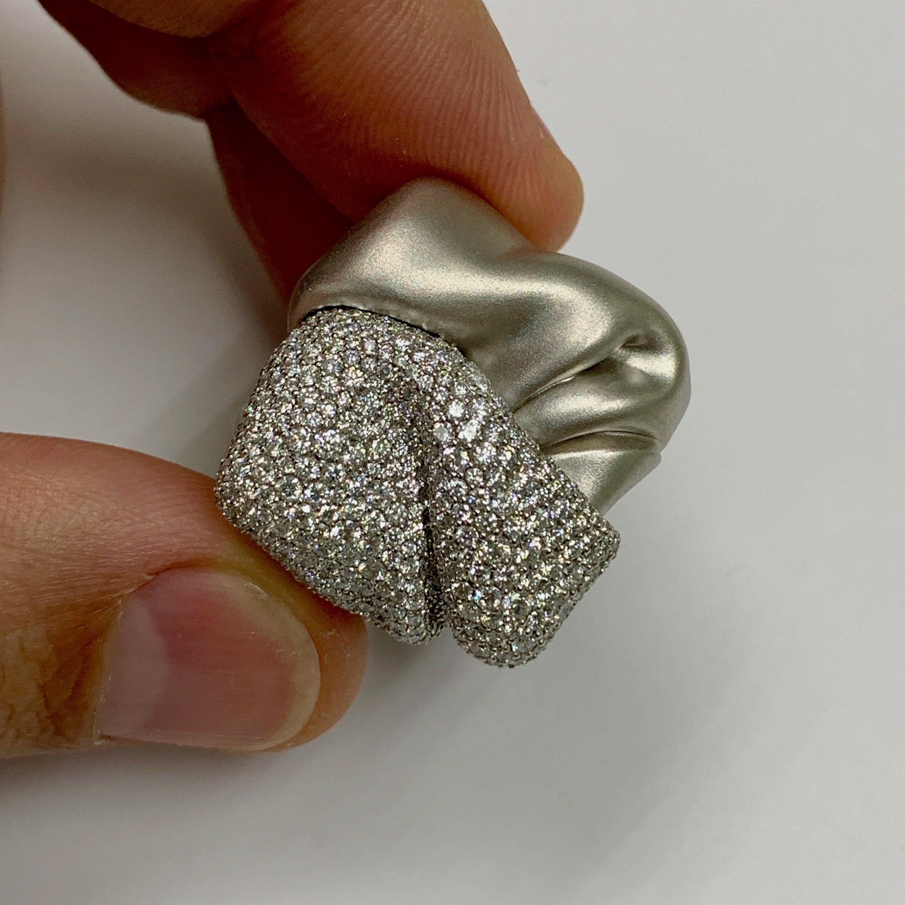 For Sale:  Diamonds 18 Karat White Gold Ring 3