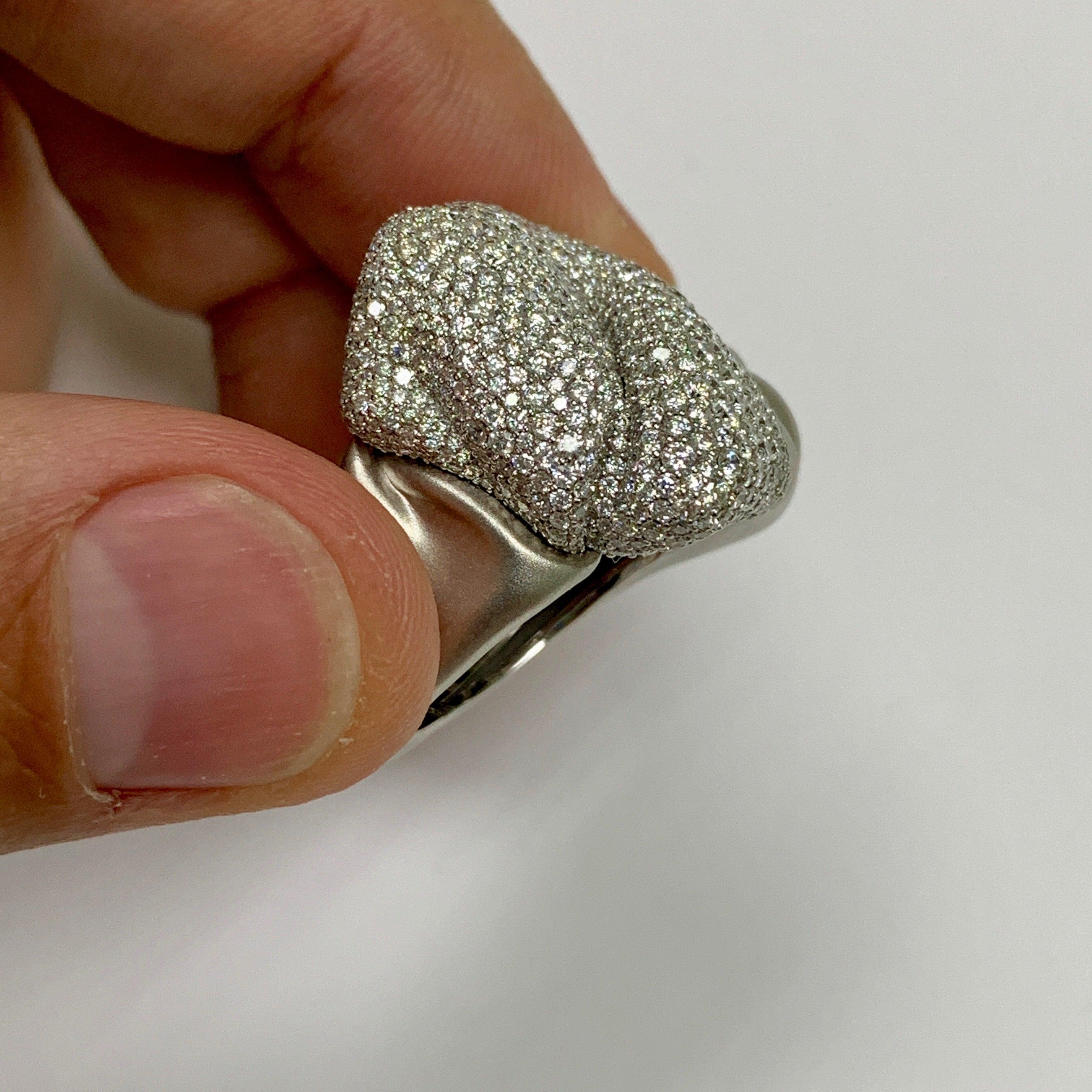 For Sale:  Diamonds 18 Karat White Gold Ring 4