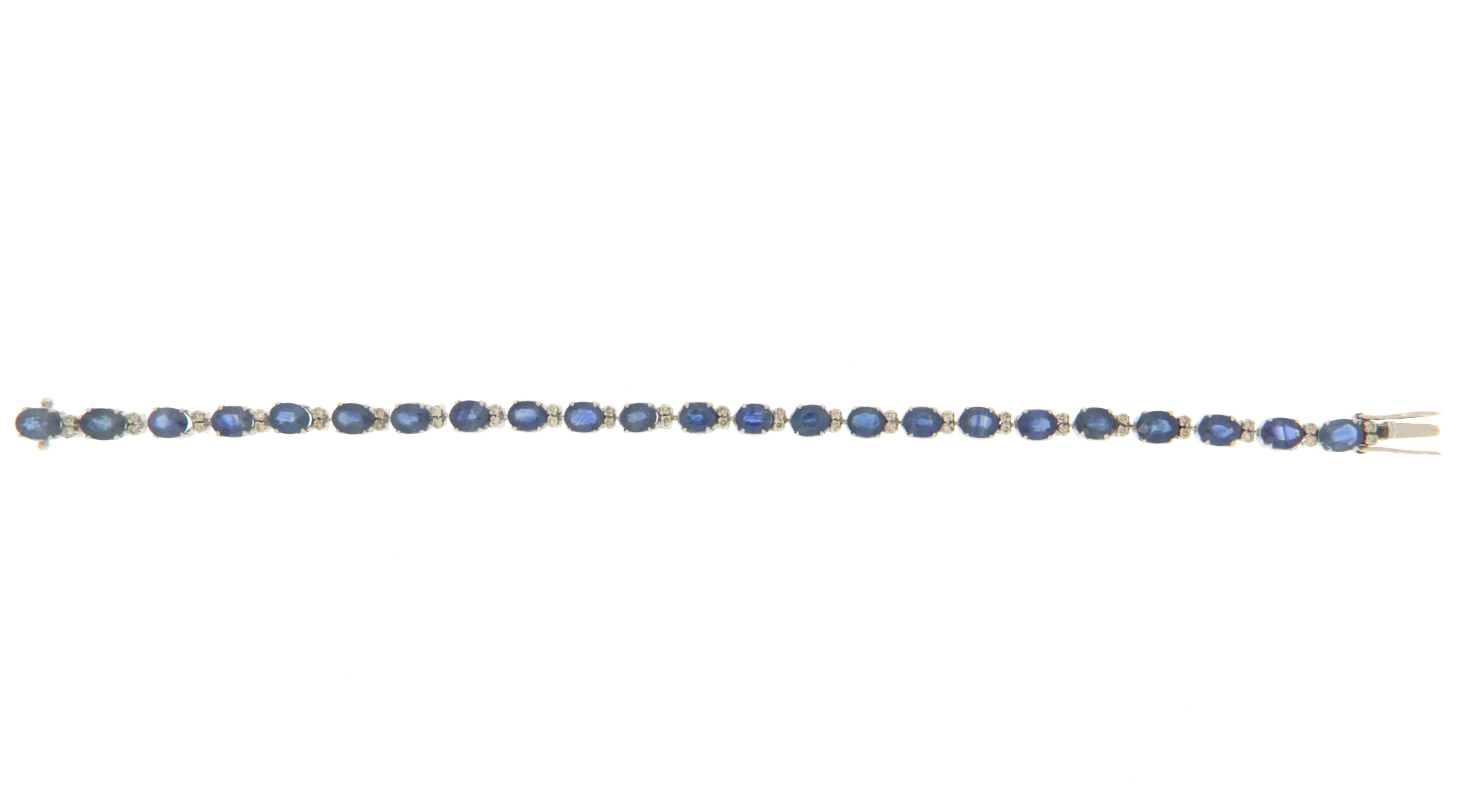Diamonds 18 Karat White Gold Sapphires Cuff Bracelet In New Condition For Sale In Marcianise, IT