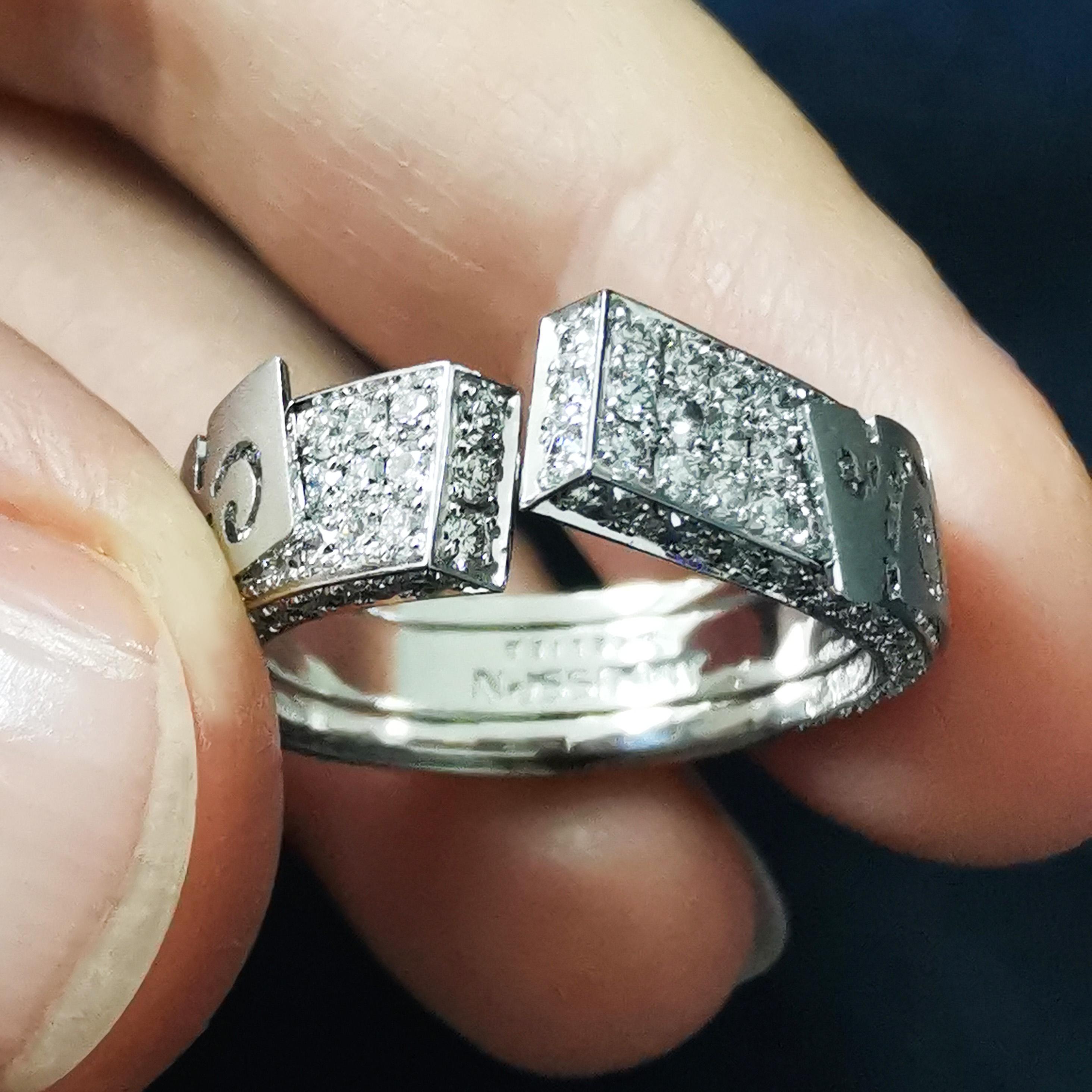 Women's Diamonds 18 Karat White Gold Small Veil Ring