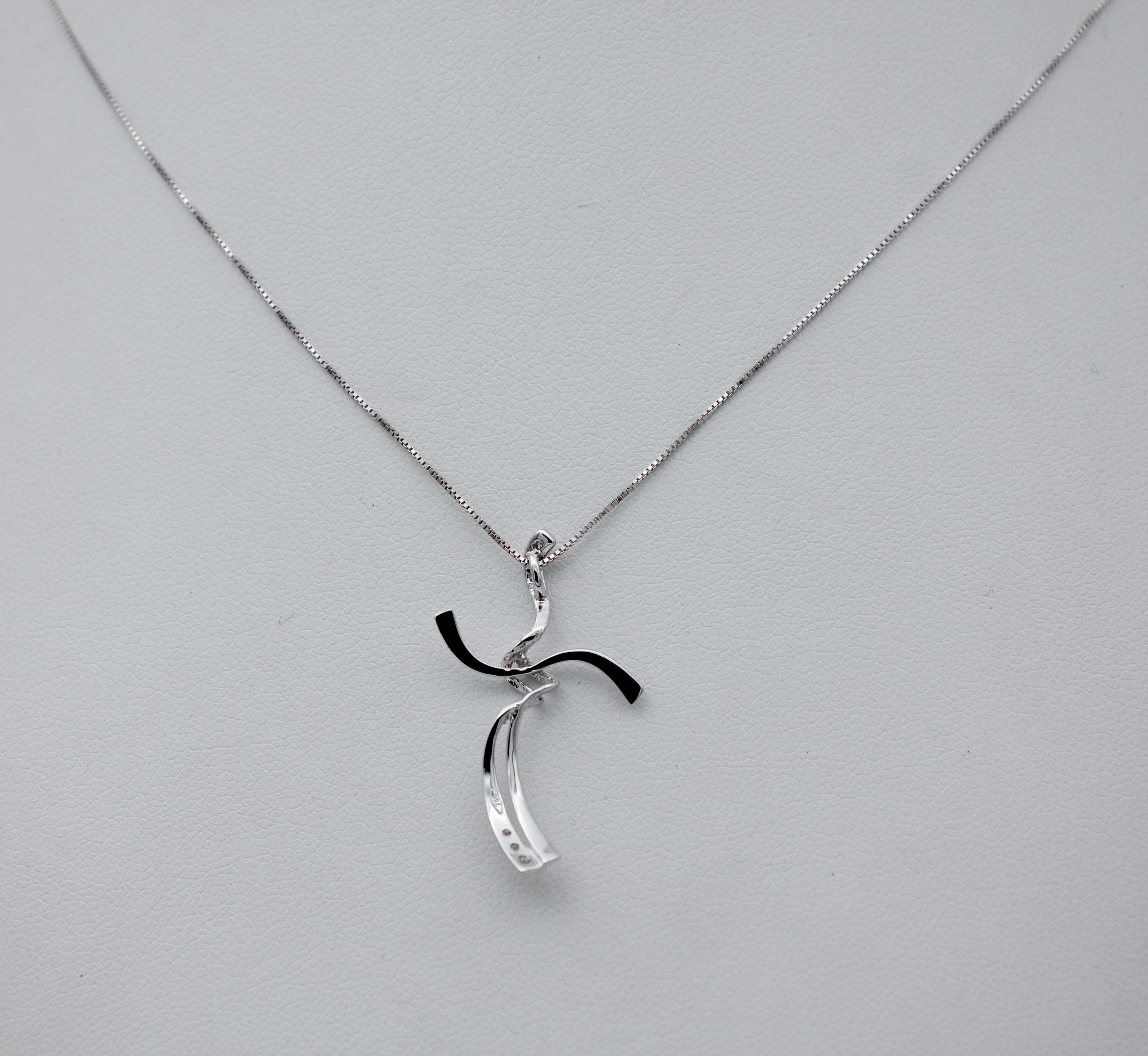 Collier pendentif croix stylisée en or blanc 18 carats et diamants Neuf - En vente à Marcianise, Marcianise (CE)