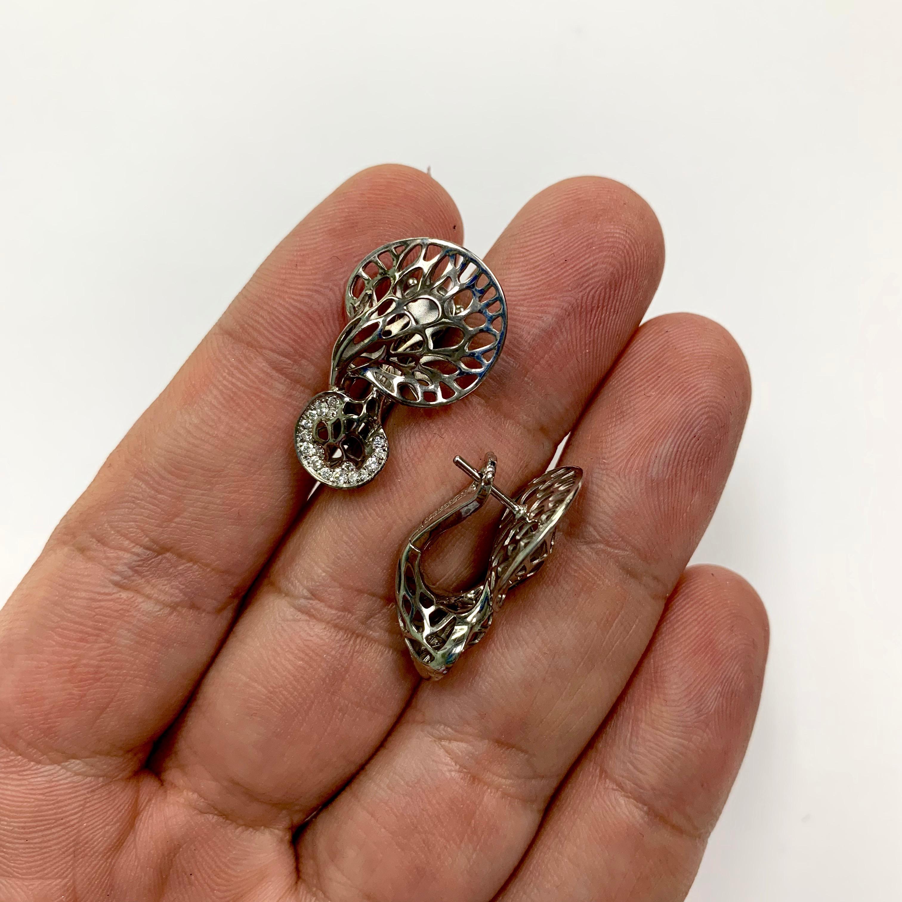Diamanten 18 Karat Weißgold Baum Pilz-Ohrringe im Zustand „Neu“ im Angebot in Bangkok, TH