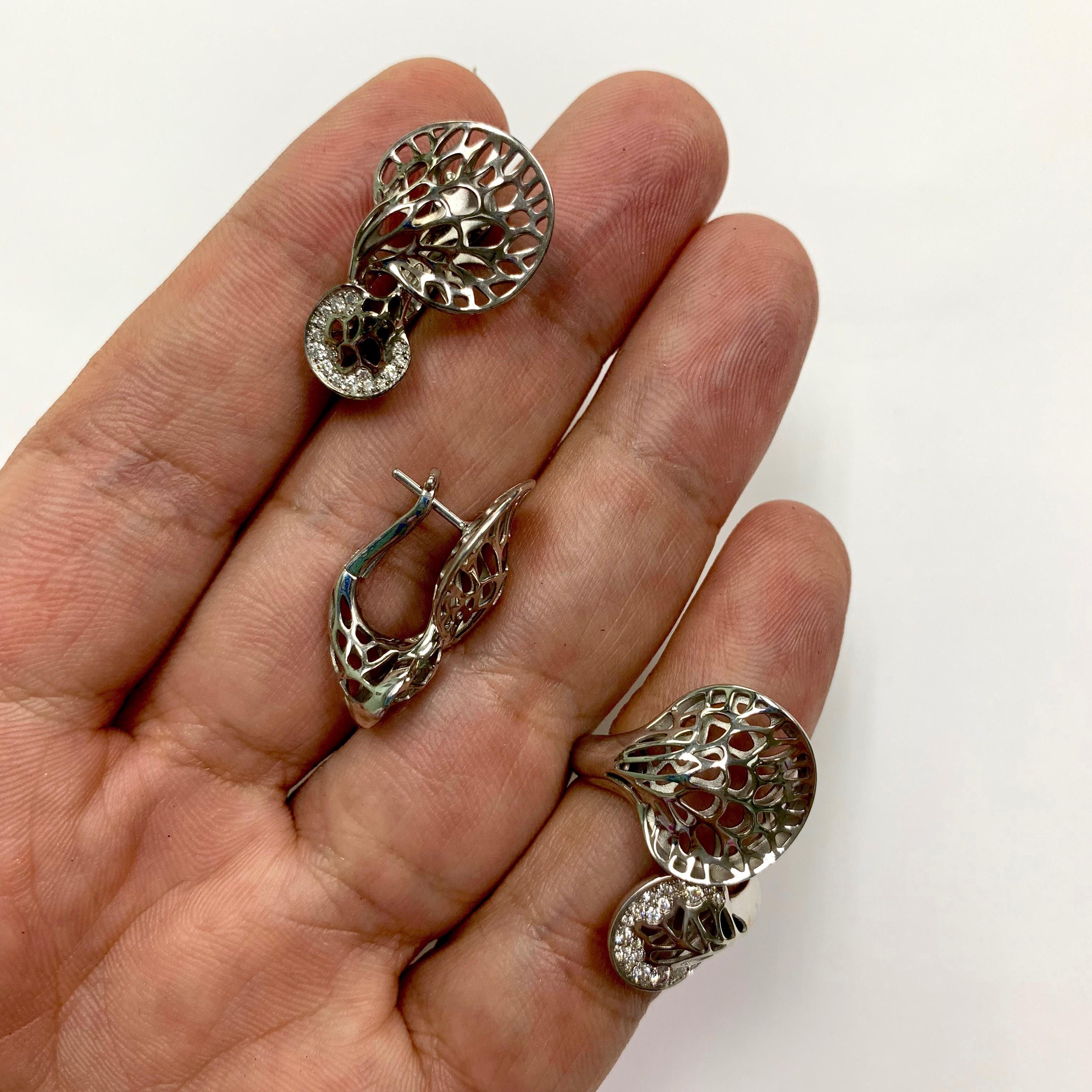 Contemporary Diamonds 18 Karat White Gold Tree Mushroom Ring Earrings Suite For Sale