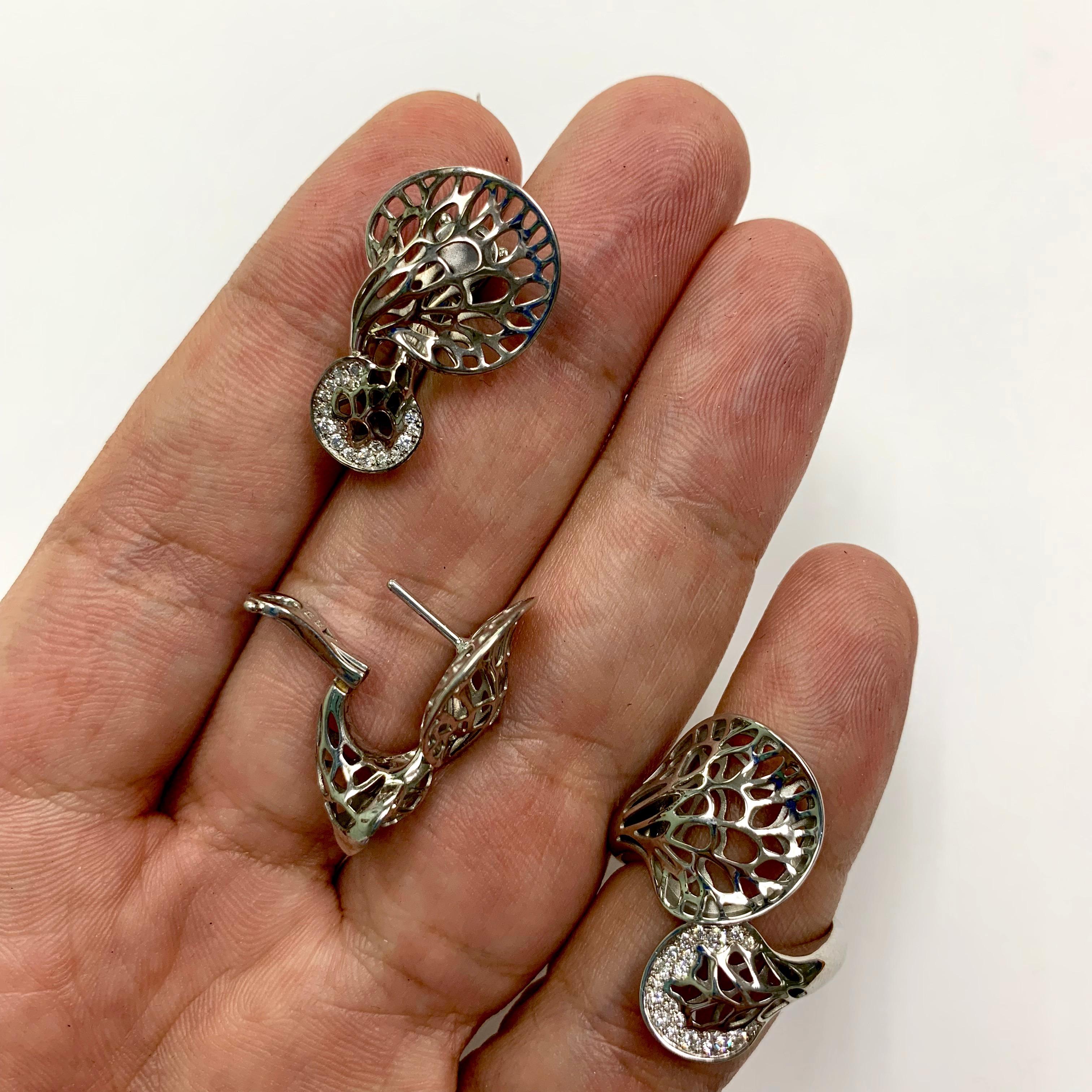 Round Cut Diamonds 18 Karat White Gold Tree Mushroom Ring Earrings Suite For Sale