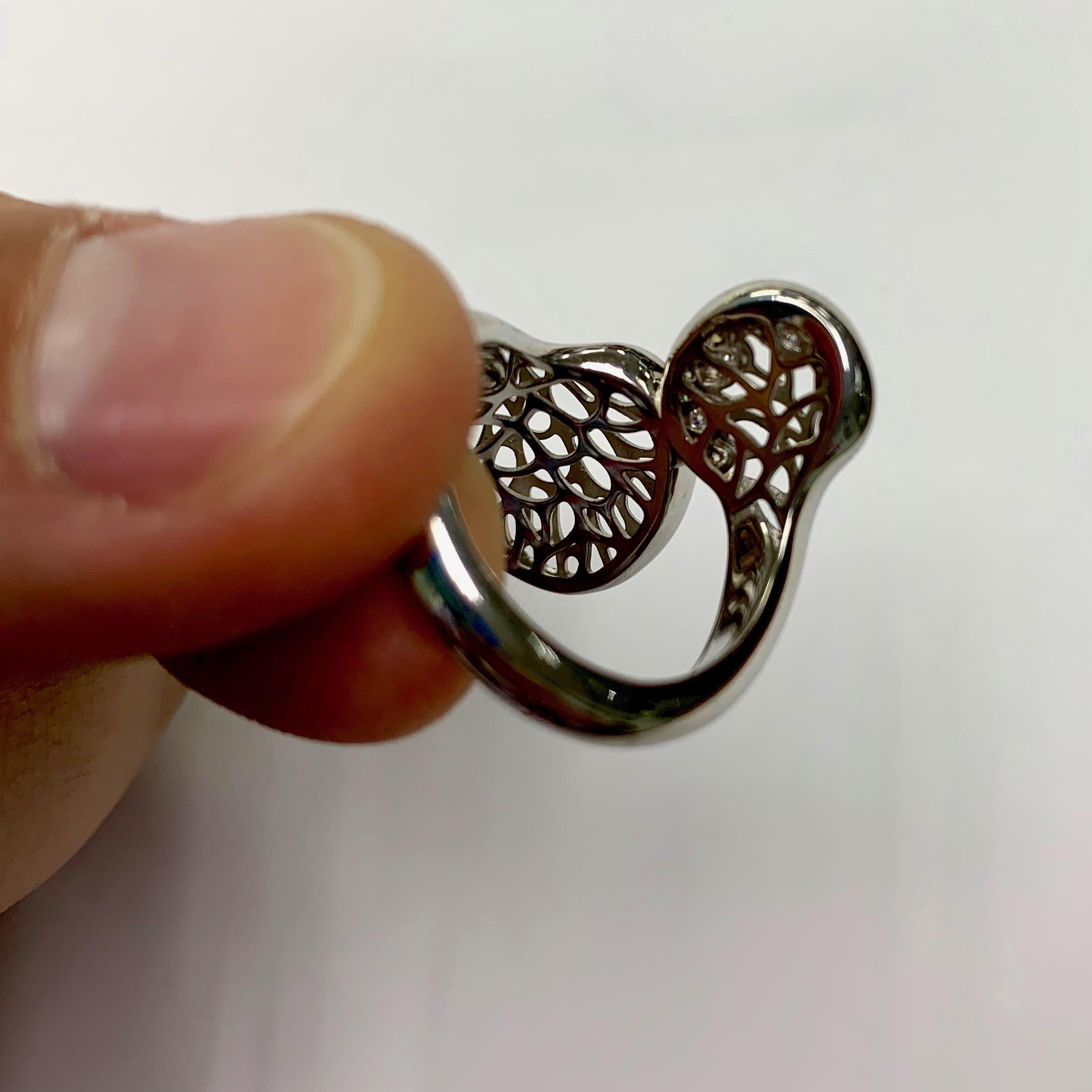 Round Cut Diamonds 18 Karat White Gold Tree Mushroom Ring