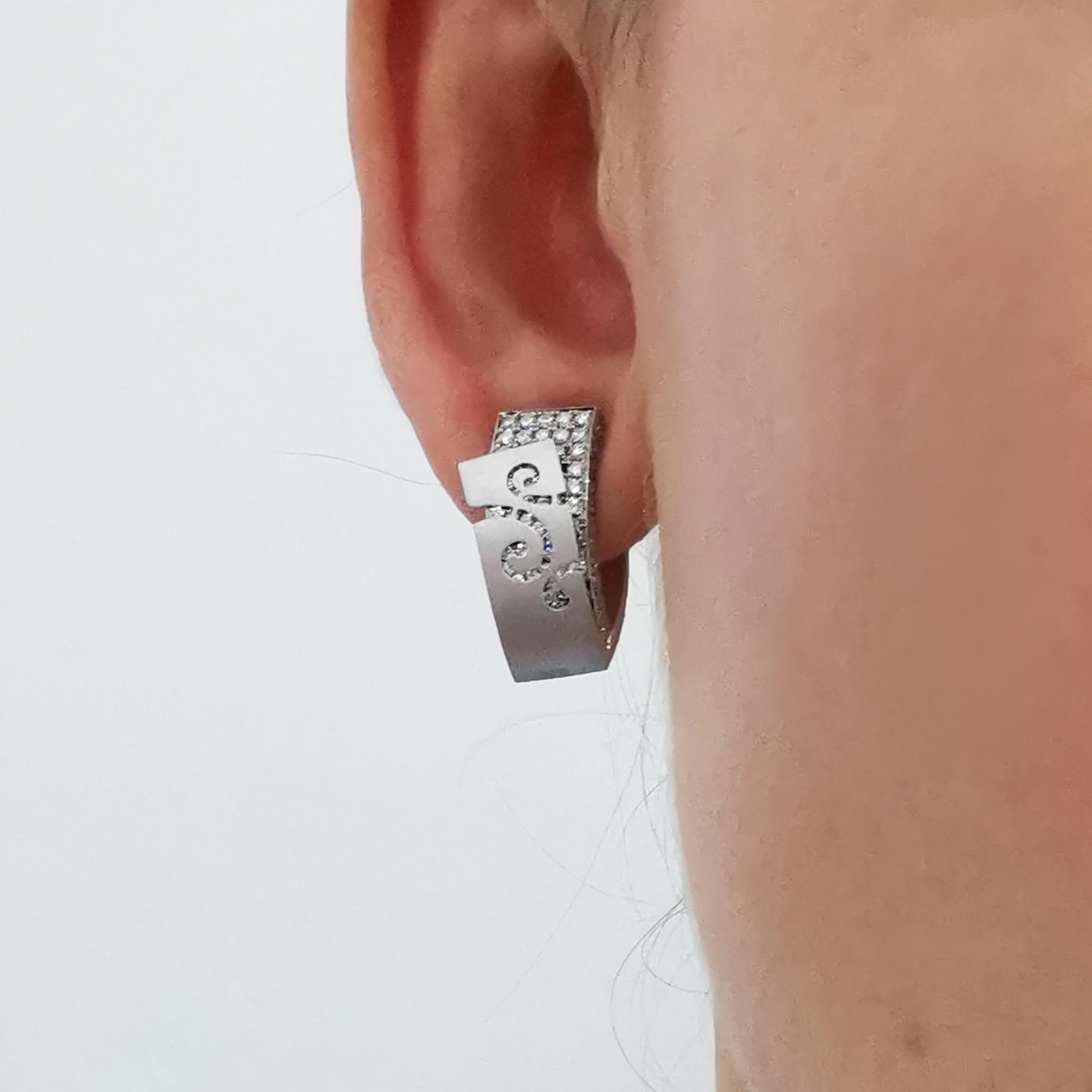 Schleifen-Ohrringe aus 18 Karat Weißgold mit Diamanten im Angebot 3