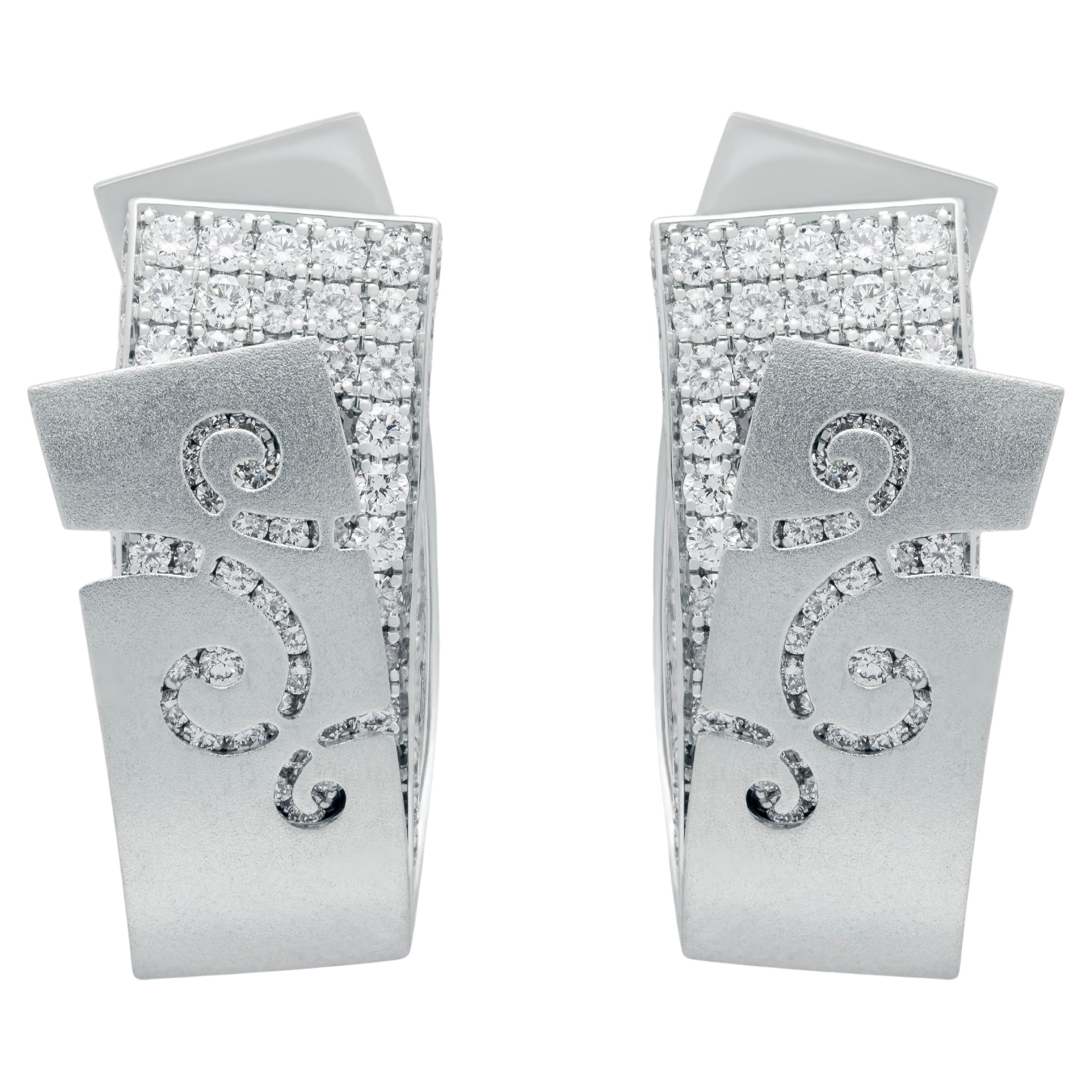 Schleifen-Ohrringe aus 18 Karat Weißgold mit Diamanten im Angebot