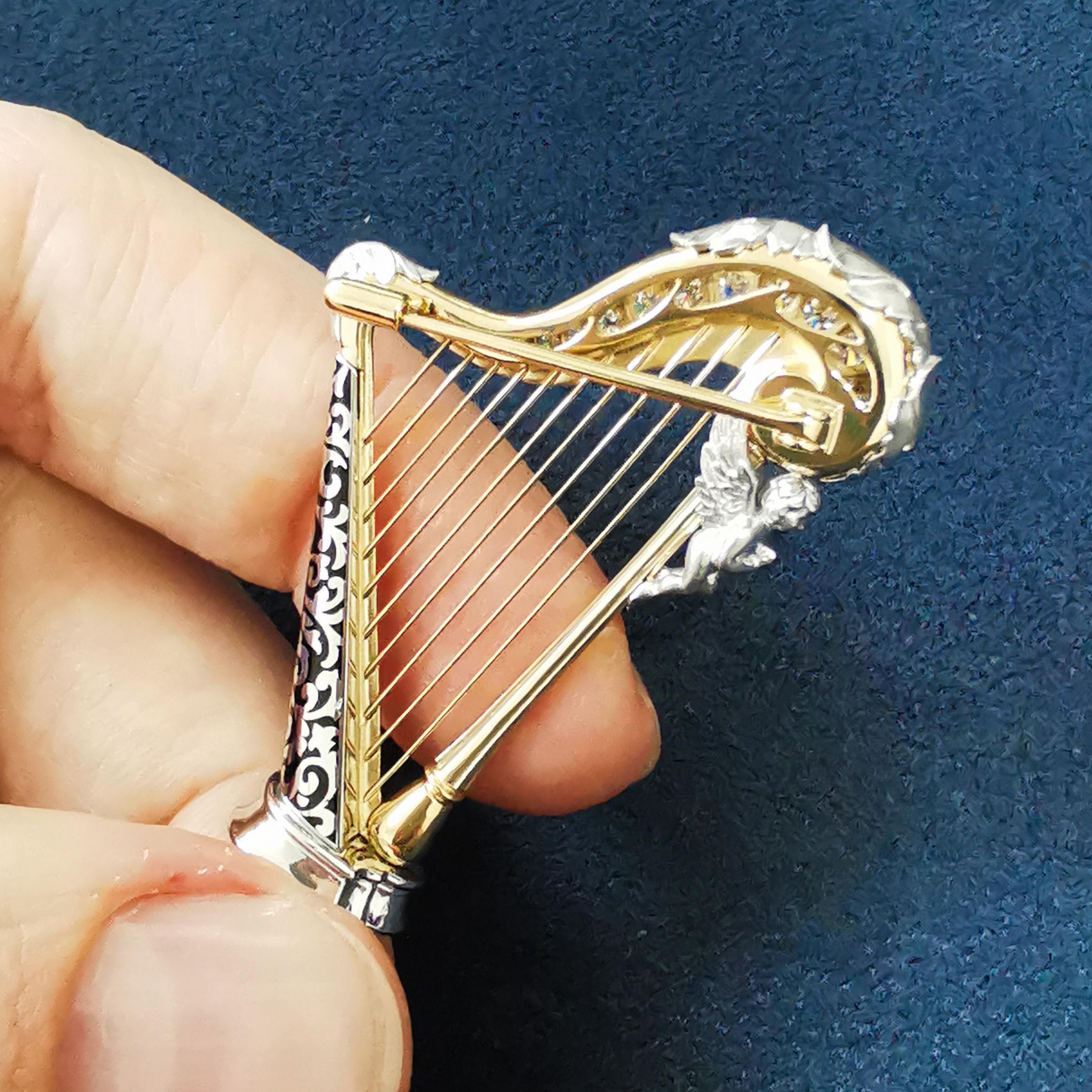 Diamonds 18 Karat White Yellow Gold Harp Brooch In New Condition For Sale In Bangkok, TH