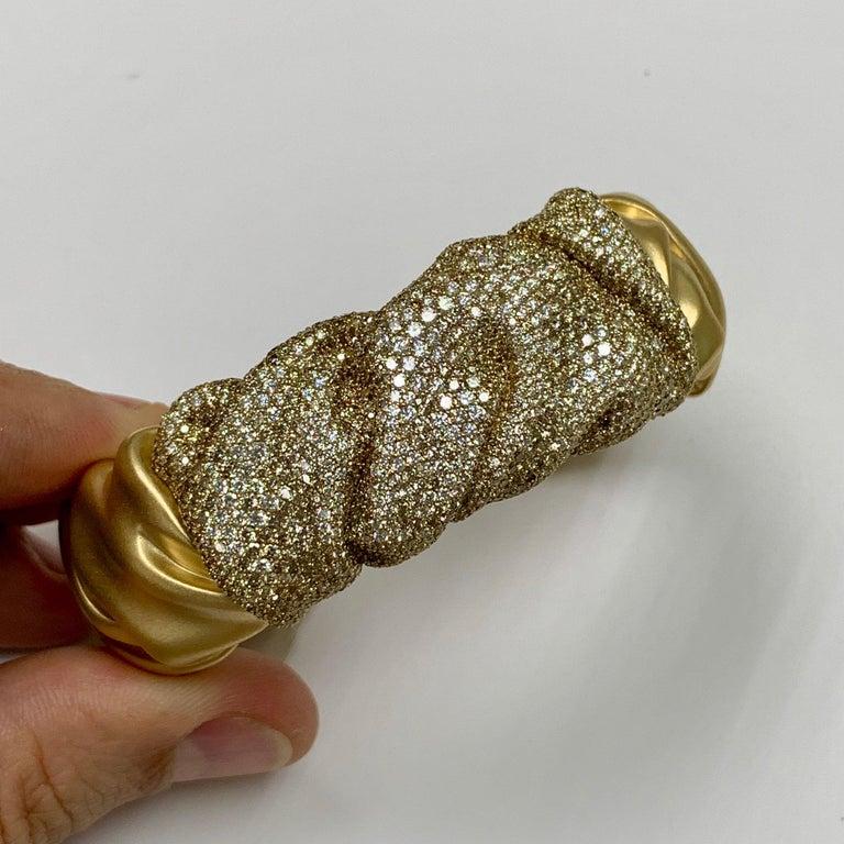 Contemporary Diamonds 18 Karat Yellow Gold Bracelet For Sale