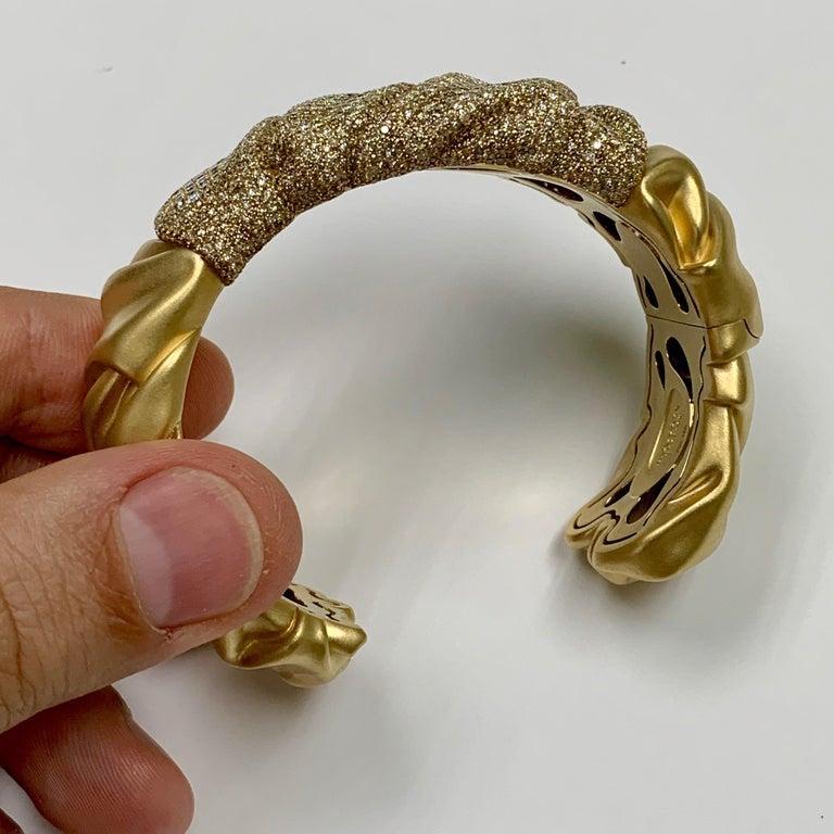 Round Cut Diamonds 18 Karat Yellow Gold Bracelet For Sale