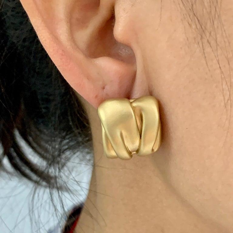 Diamanten-Ohrringe aus 18 Karat Gelbgold im Angebot 7