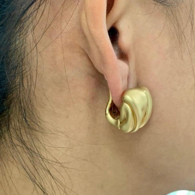 Diamanten-Ohrringe aus 18 Karat Gelbgold im Angebot 8