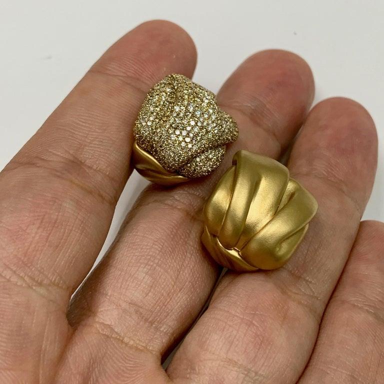 Diamanten-Ohrringe aus 18 Karat Gelbgold (Rundschliff) im Angebot