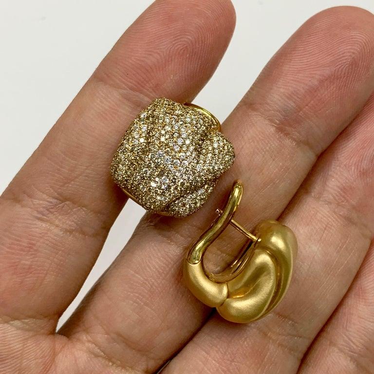 Women's Diamonds 18 Karat Yellow Gold Earrings For Sale