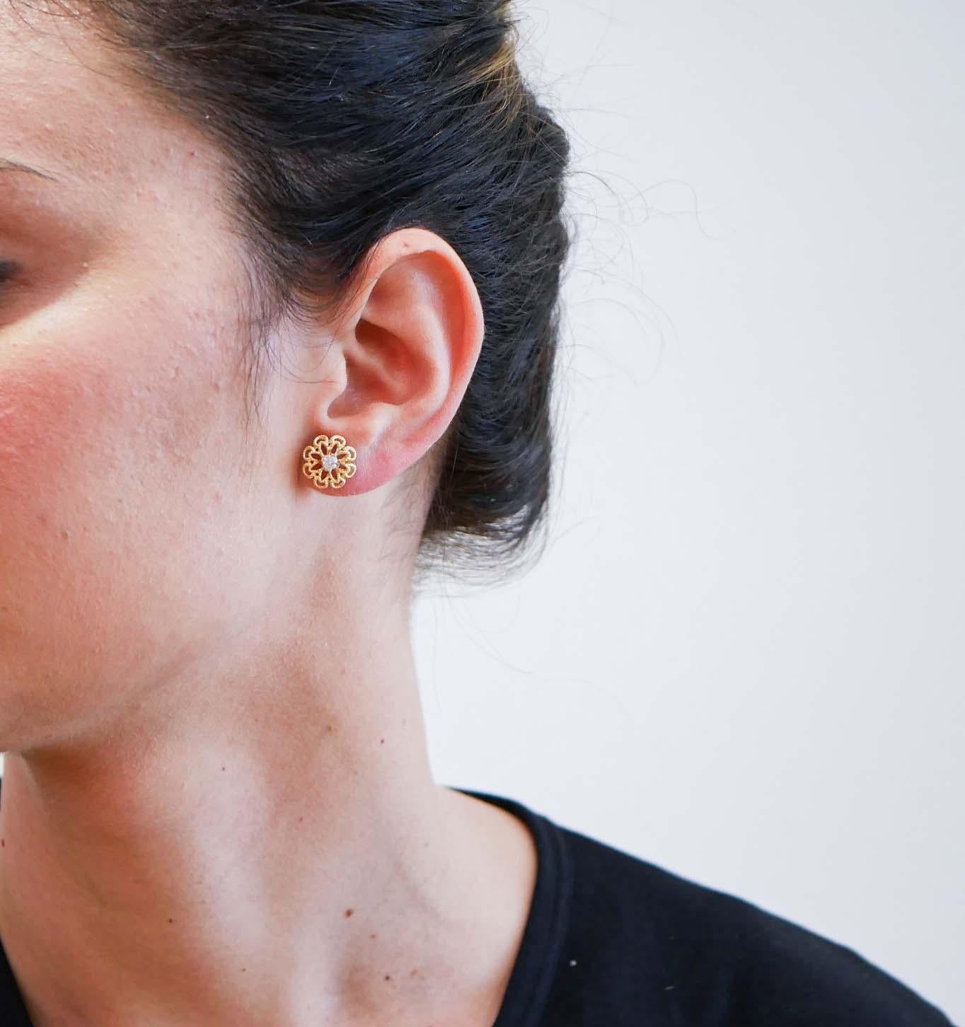 Brilliant Cut Diamonds, 18 Karat Yellow Gold Flower Earrings.