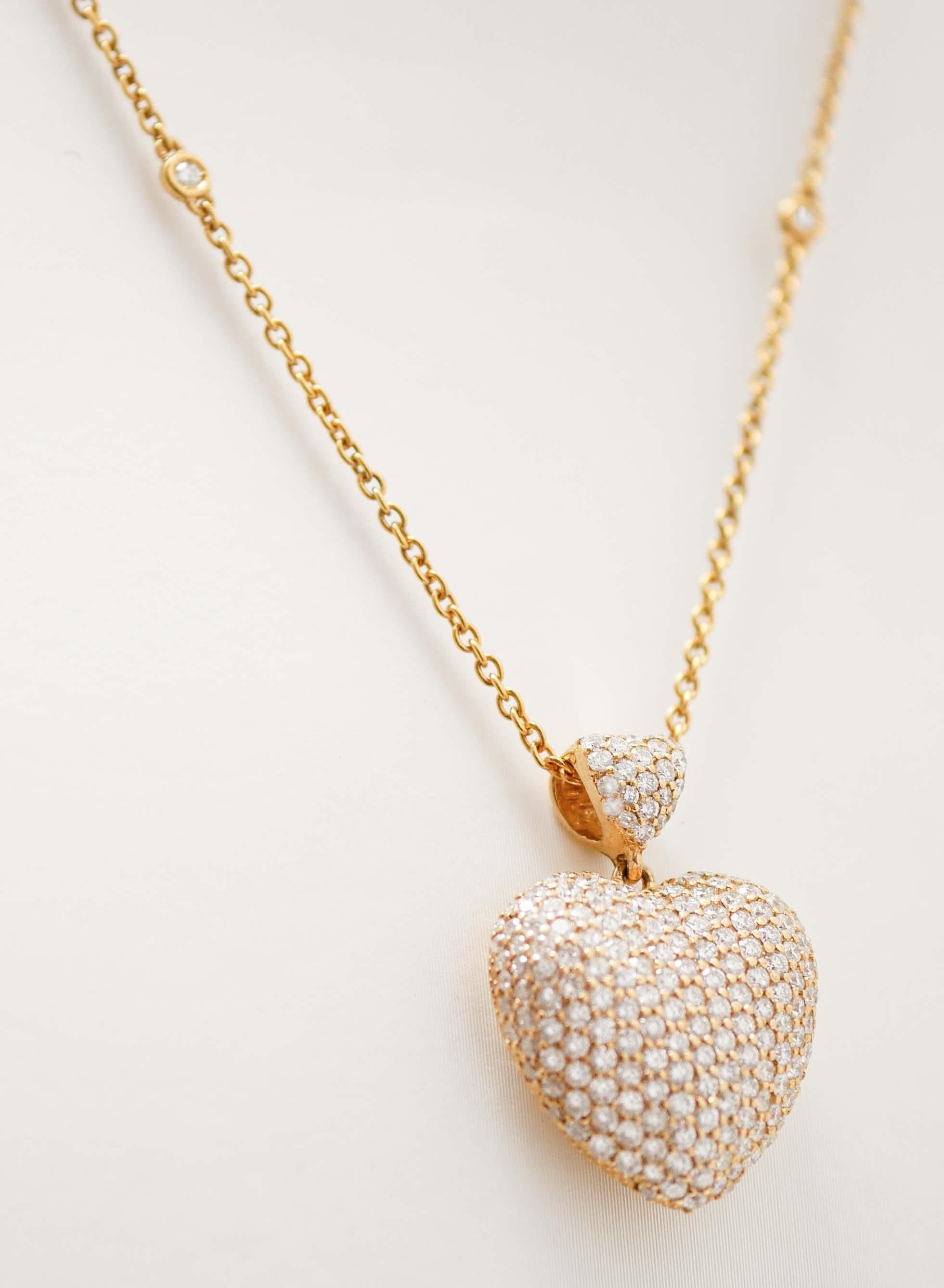 Modern Diamonds, 18 Karat Yellow Gold Heart Shape Pendant Necklace
