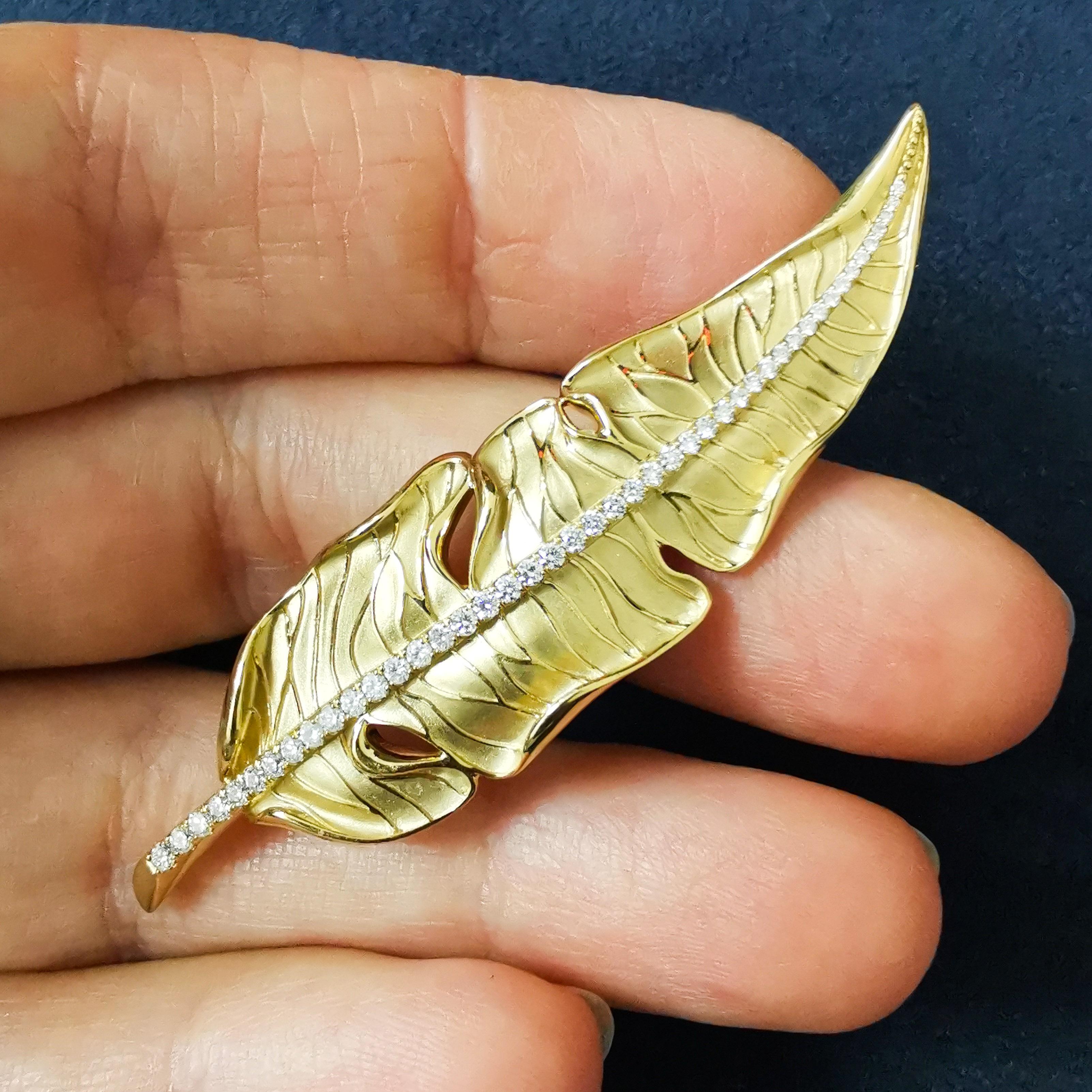 Contemporary Diamonds 18 Karat Yellow Gold Leaf Brooch For Sale