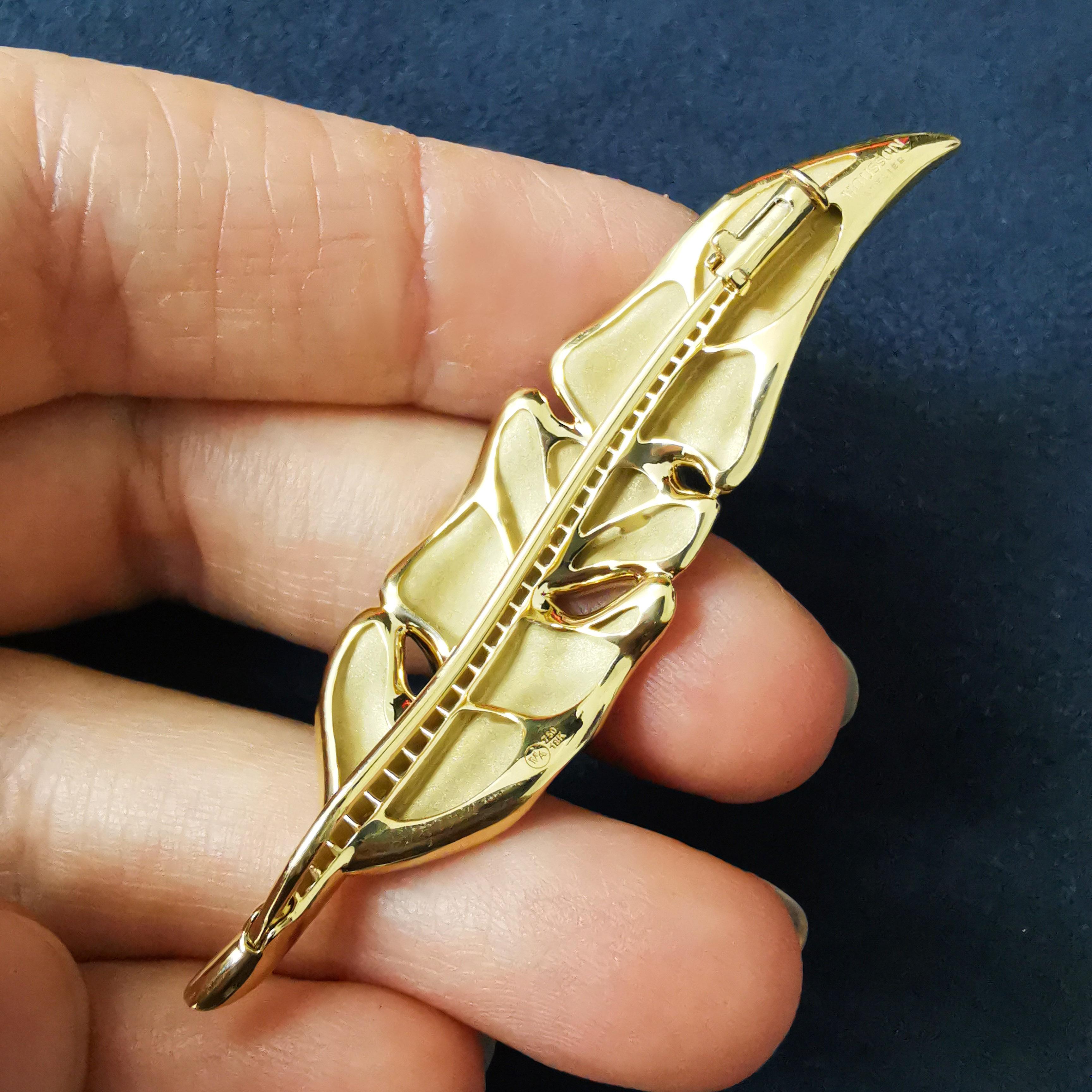 Diamonds 18 Karat Yellow Gold Leaf Brooch In New Condition For Sale In Bangkok, TH