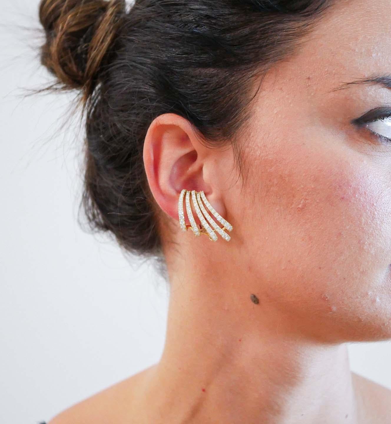 Diamonds, 18 Karat Yellow Gold Modern Earrings. In New Condition In Marcianise, Marcianise (CE)